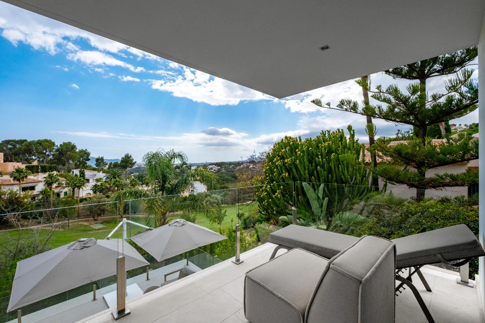 1345 - Altea La Vella, luxury by the golf: modern villa with infinity pool and premium finishes