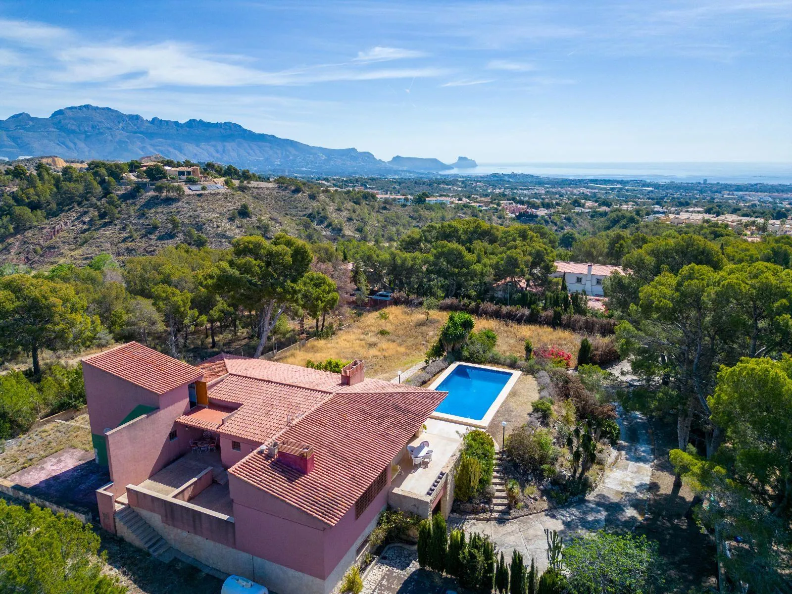 Mediterranean Elegance between the Sea and the Mountain – Privacy and Nature in La Nucía