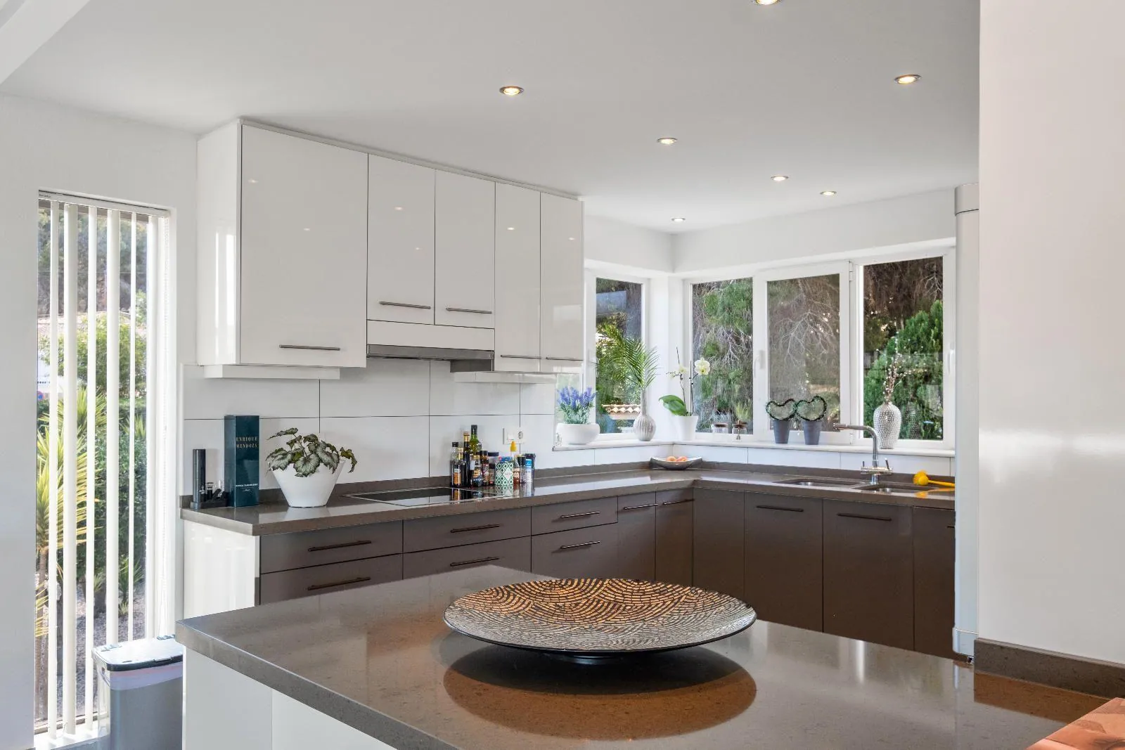 Exclusive Independent Villa with Panoramic Views, Private Pool and Outdoor Kitchen in Albir