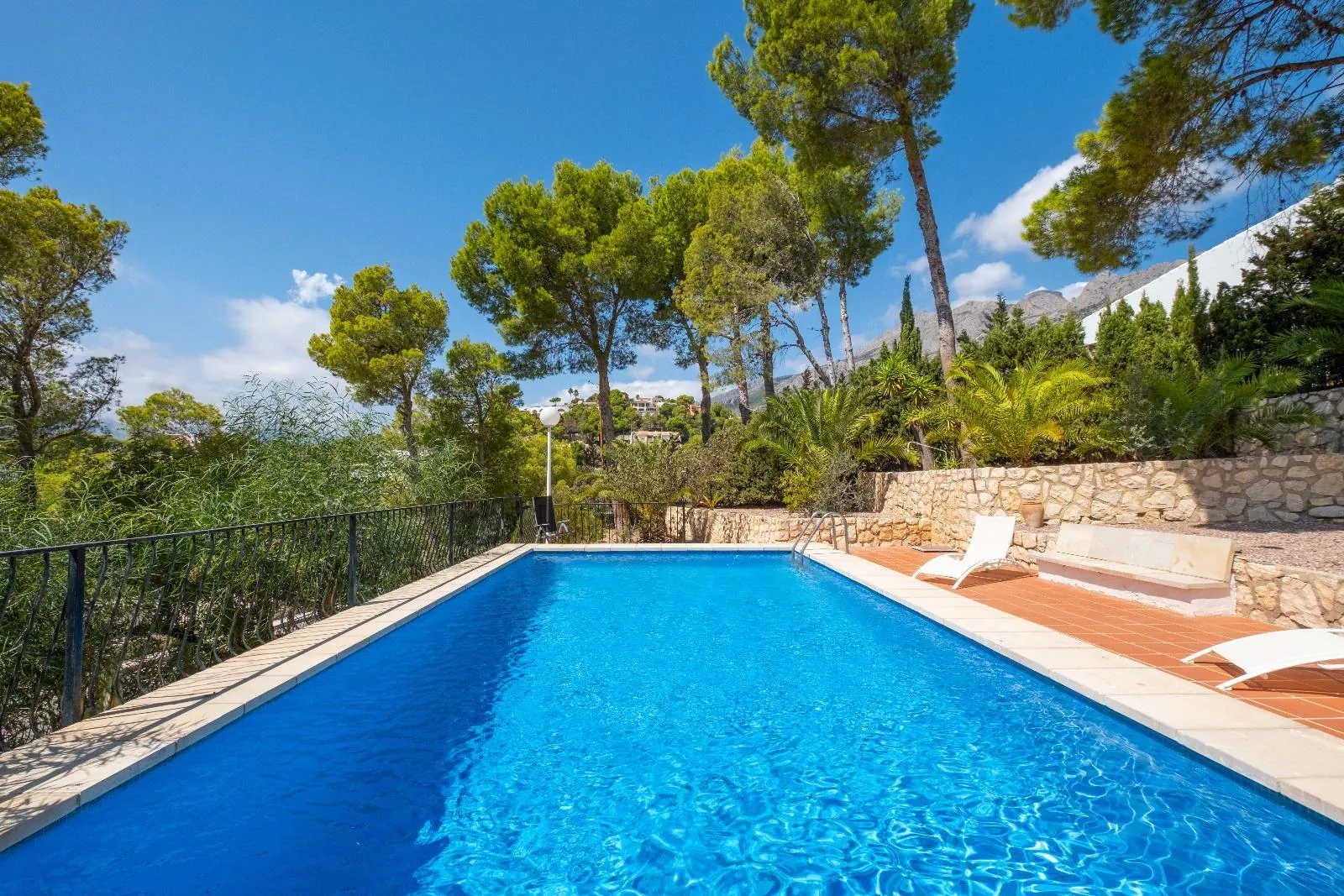 Elegant Mediterranean situated on the island of the golf course