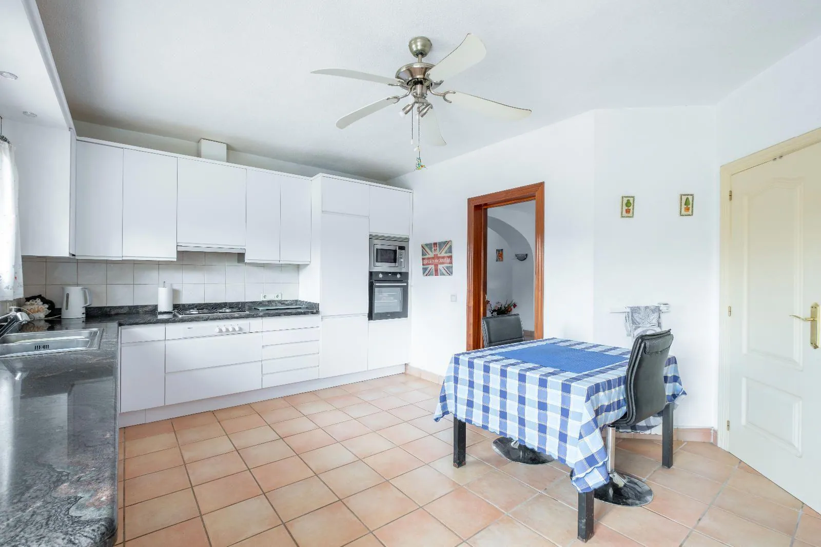 Single-storey villa in Alfaz del Pi: spaciousness, privacy, and heated pool