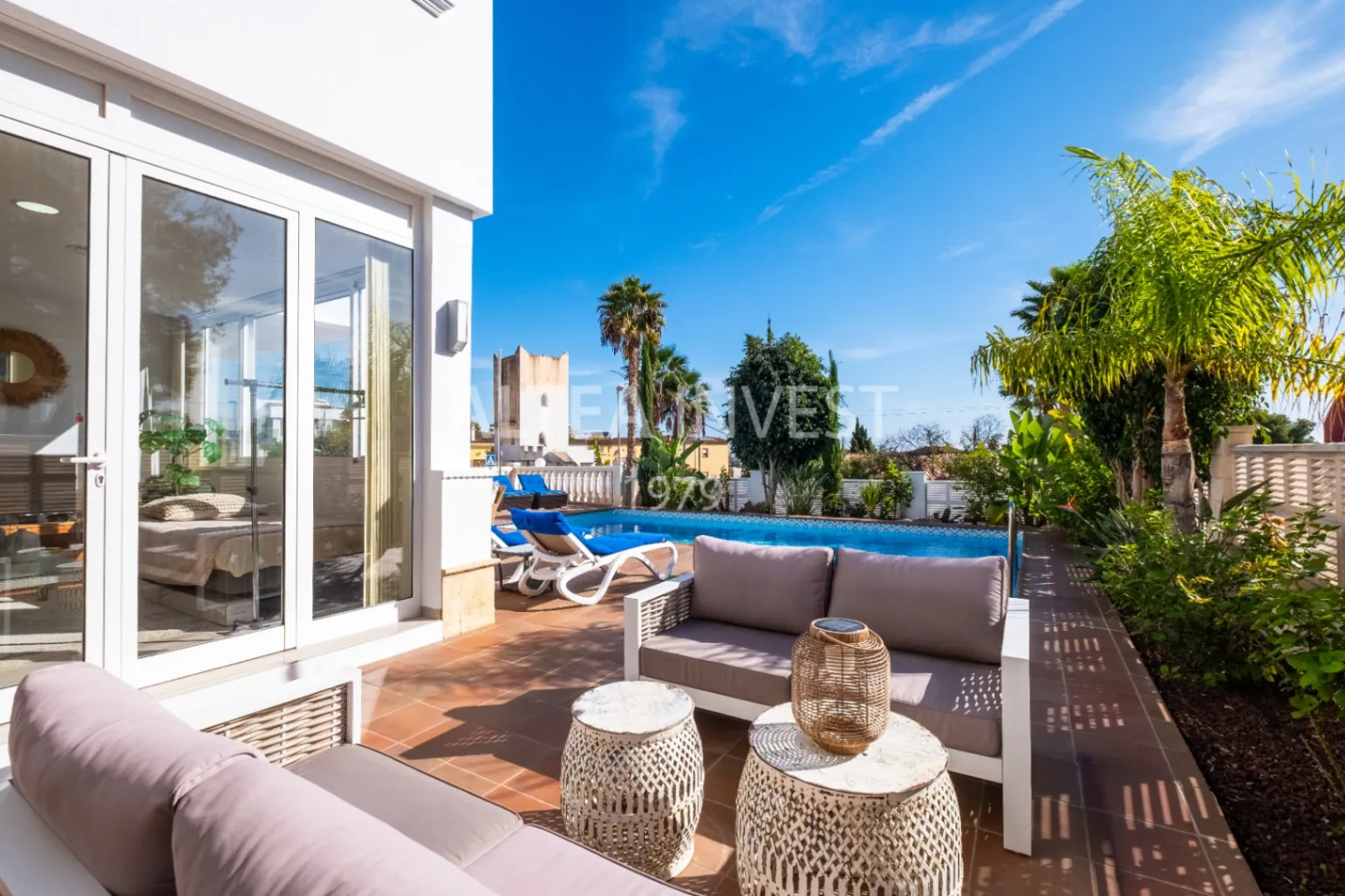 1475 - Villa Élégante et Moderne avec Vues Panoramiques sur la Mer Méditerranée