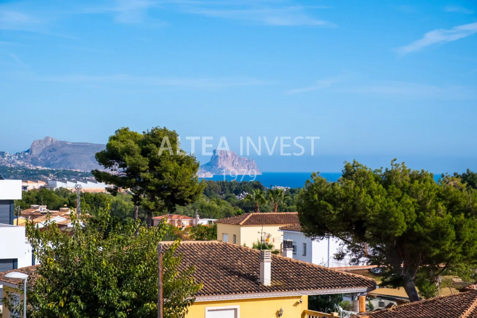 1475 - Villa Élégante et Moderne avec Vues Panoramiques sur la Mer Méditerranée