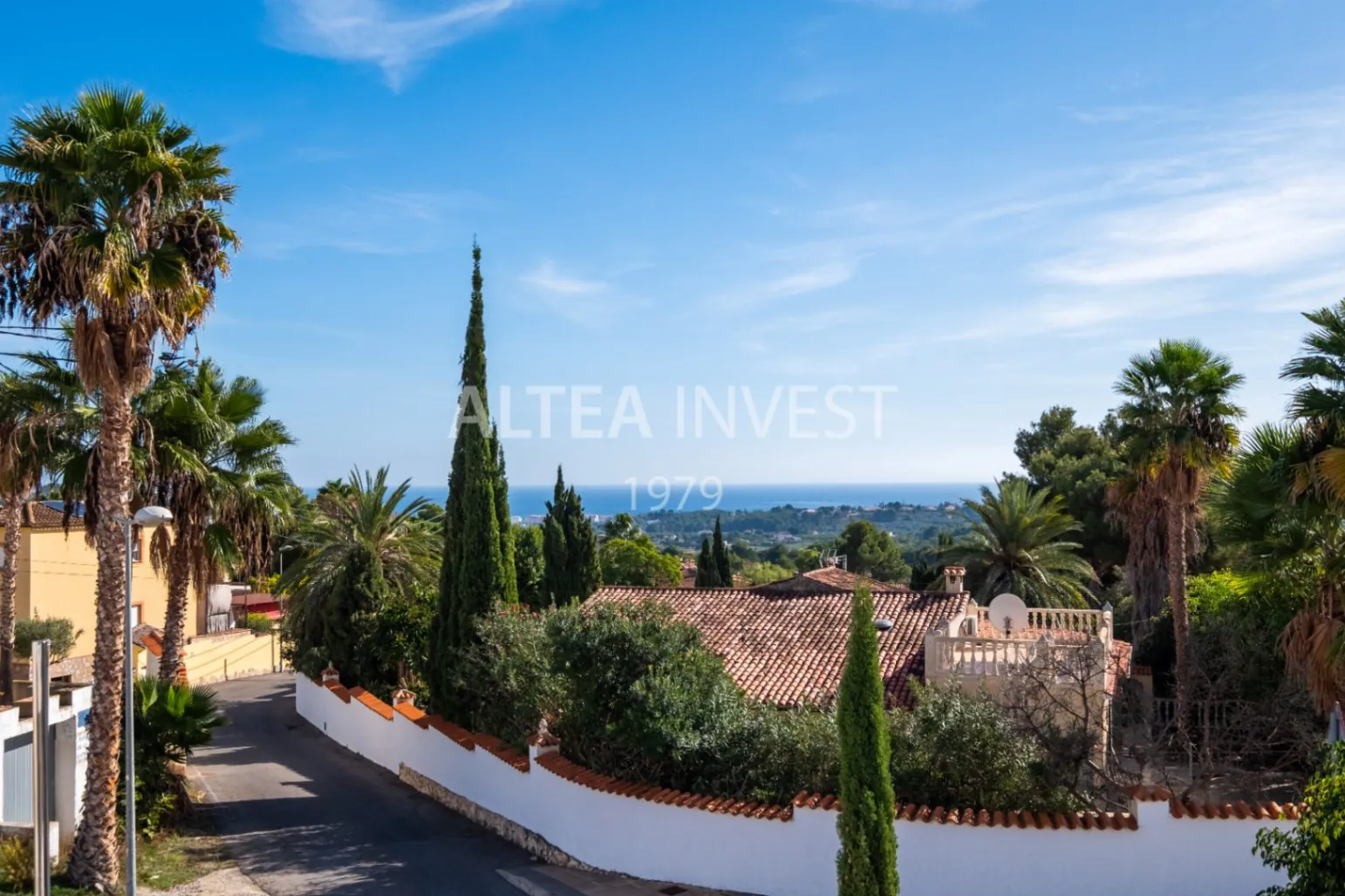1475 - Villa Élégante et Moderne avec Vues Panoramiques sur la Mer Méditerranée