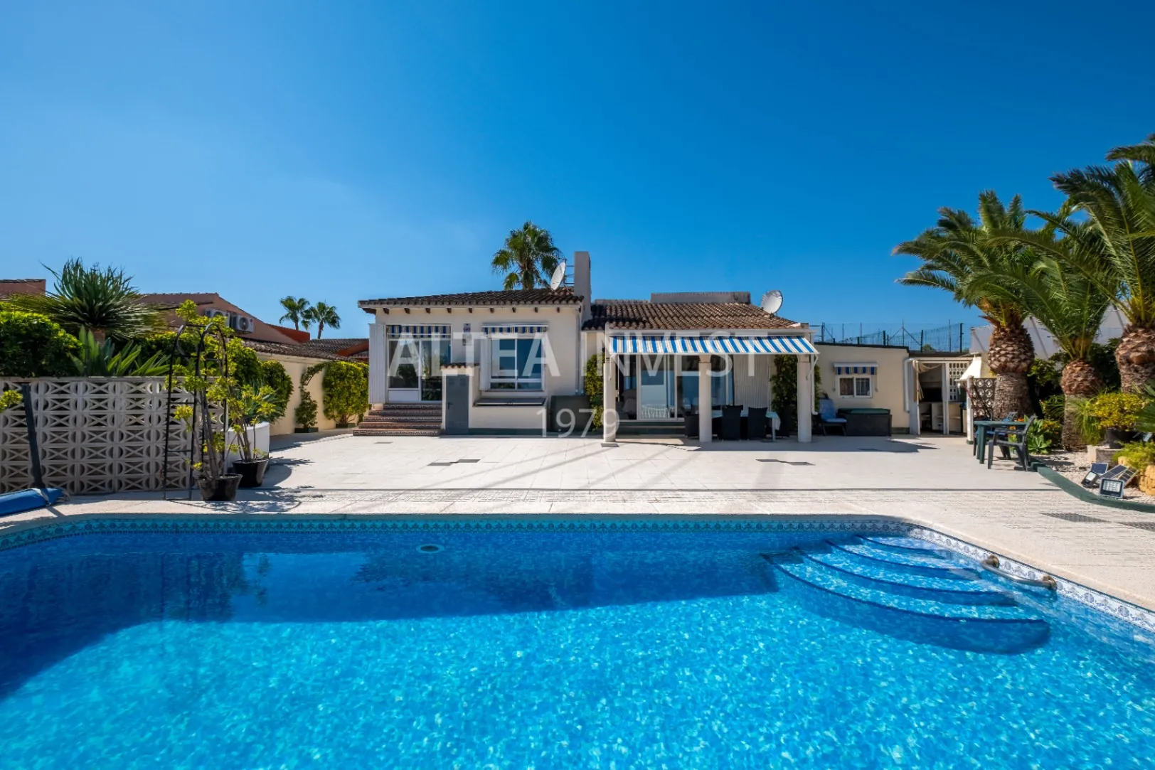 Cosy Mediterranean villa with spectacular views of Altea Bay