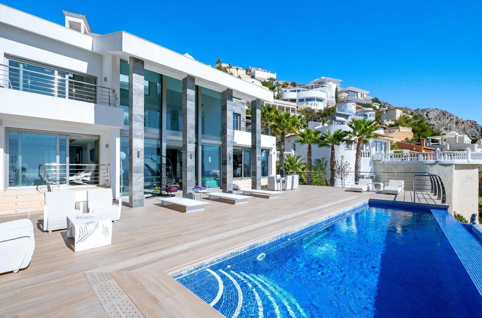Jewel Architektoniczna z Imponującymi Widokami na Morze w Altea Hills