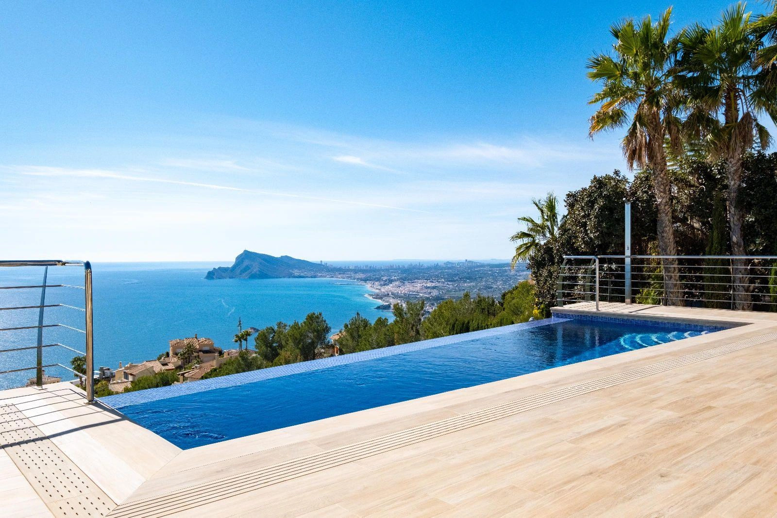 Jewel Architektoniczna z Imponującymi Widokami na Morze w Altea Hills