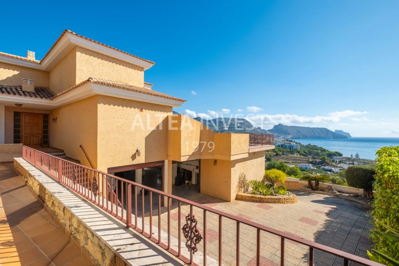 Dream Mediterranean Villa with Panoramic Sea Views and Spaces to Enjoy