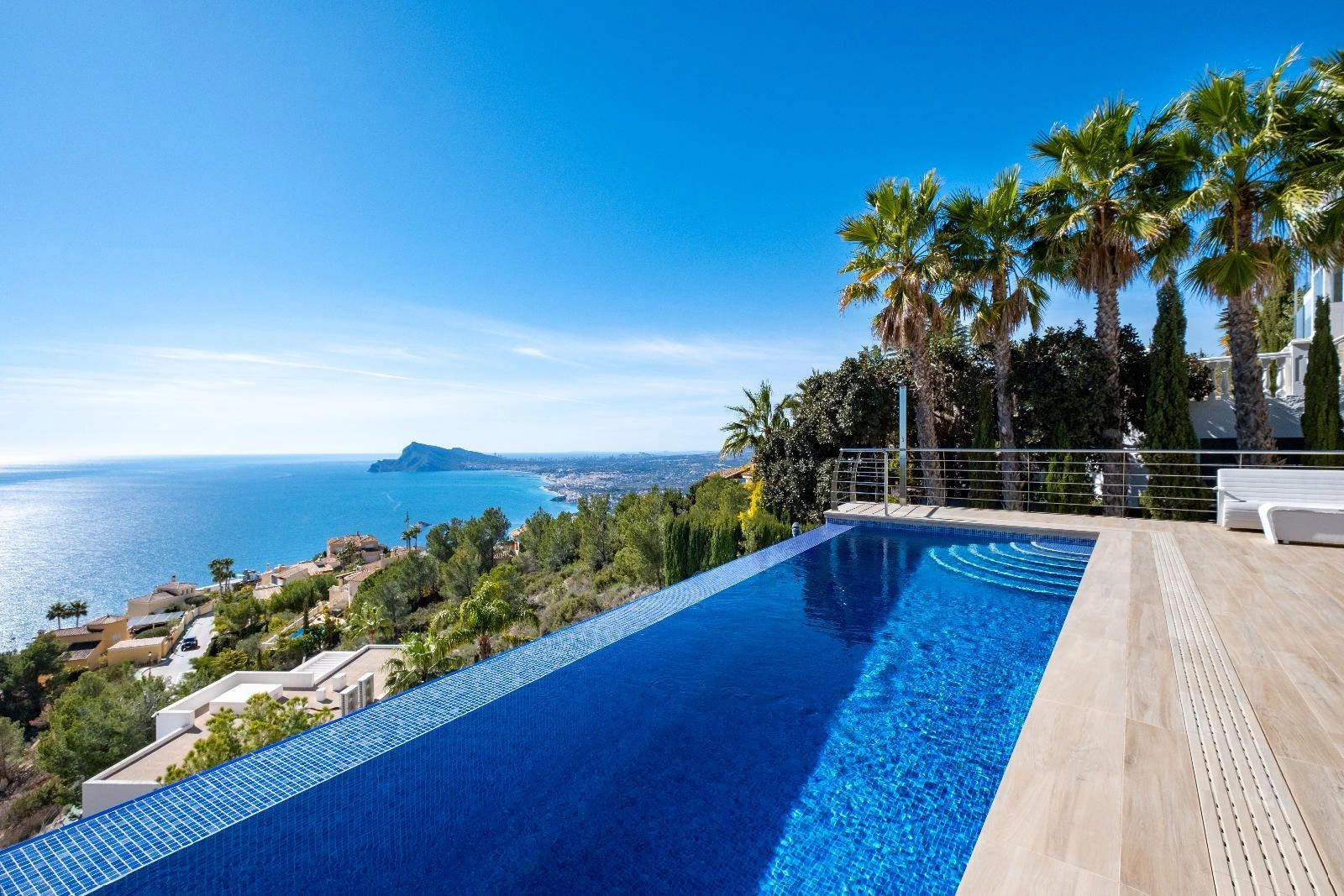 Jewel Architektoniczna z Imponującymi Widokami na Morze w Altea Hills