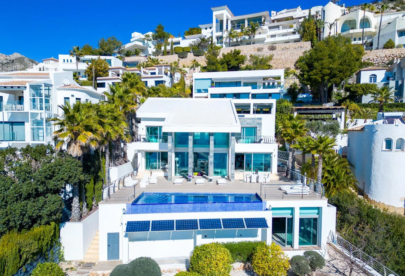Jewel Architektoniczna z Imponującymi Widokami na Morze w Altea Hills