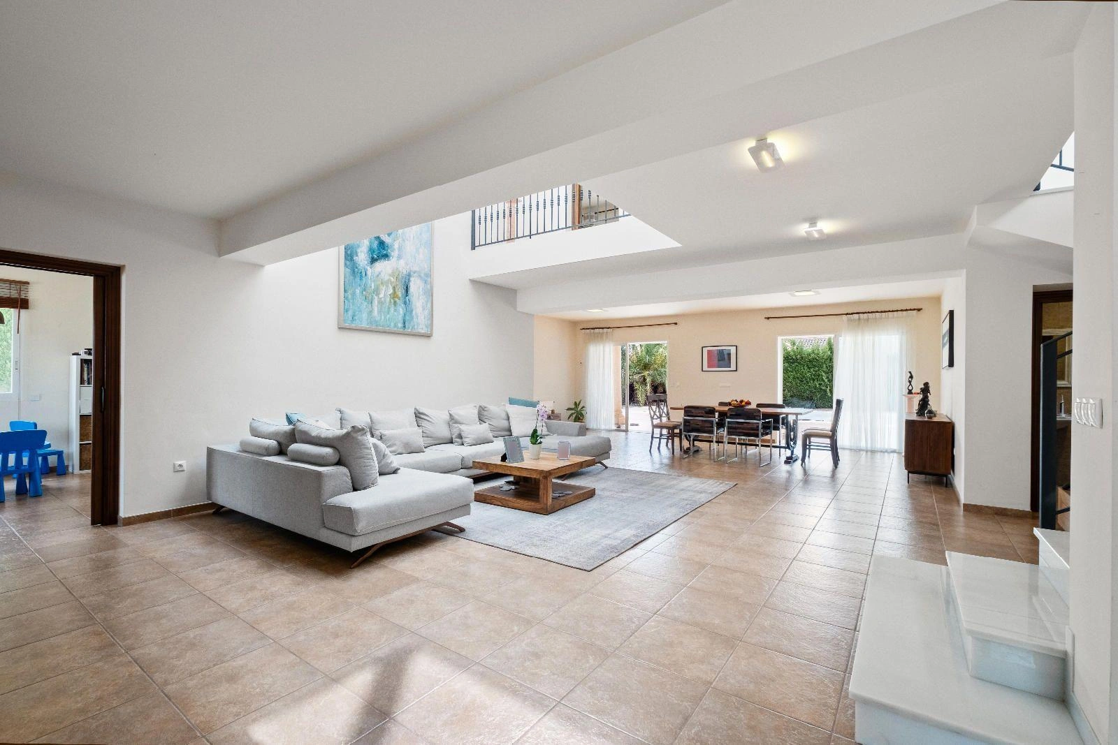 Modern and Renovated Villa in Exclusive Urbanization of La Nucía, a Step Away from Benidorm