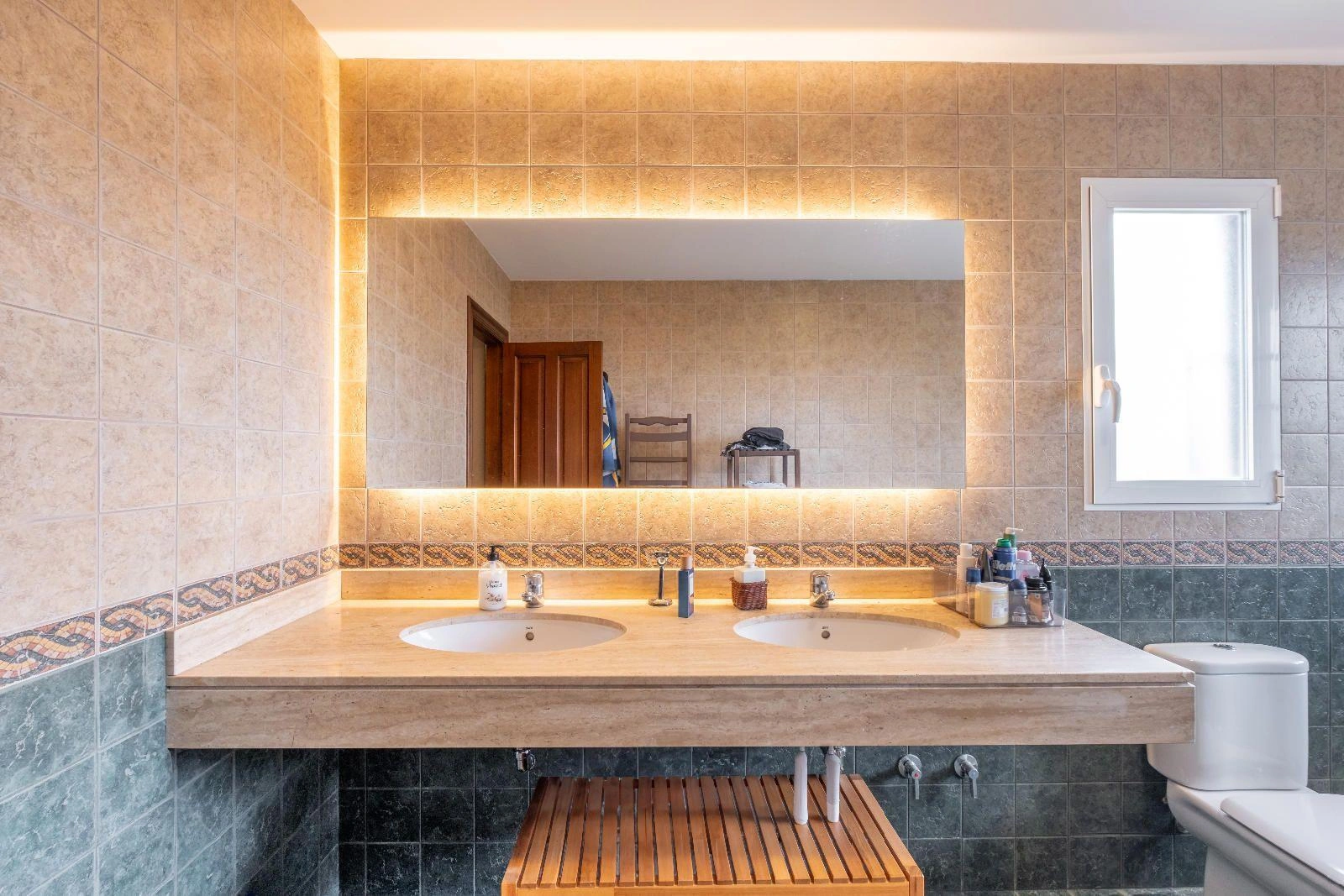 Modern and Renovated Villa in Exclusive Urbanization of La Nucía, a Step Away from Benidorm