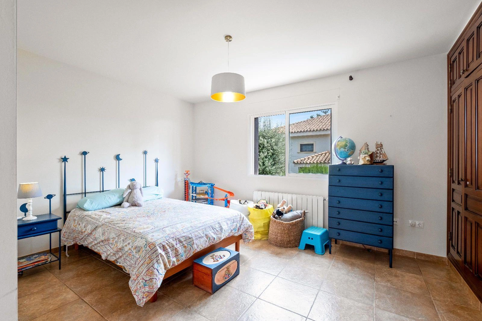Modern and Renovated Villa in Exclusive Urbanization of La Nucía, a Step Away from Benidorm