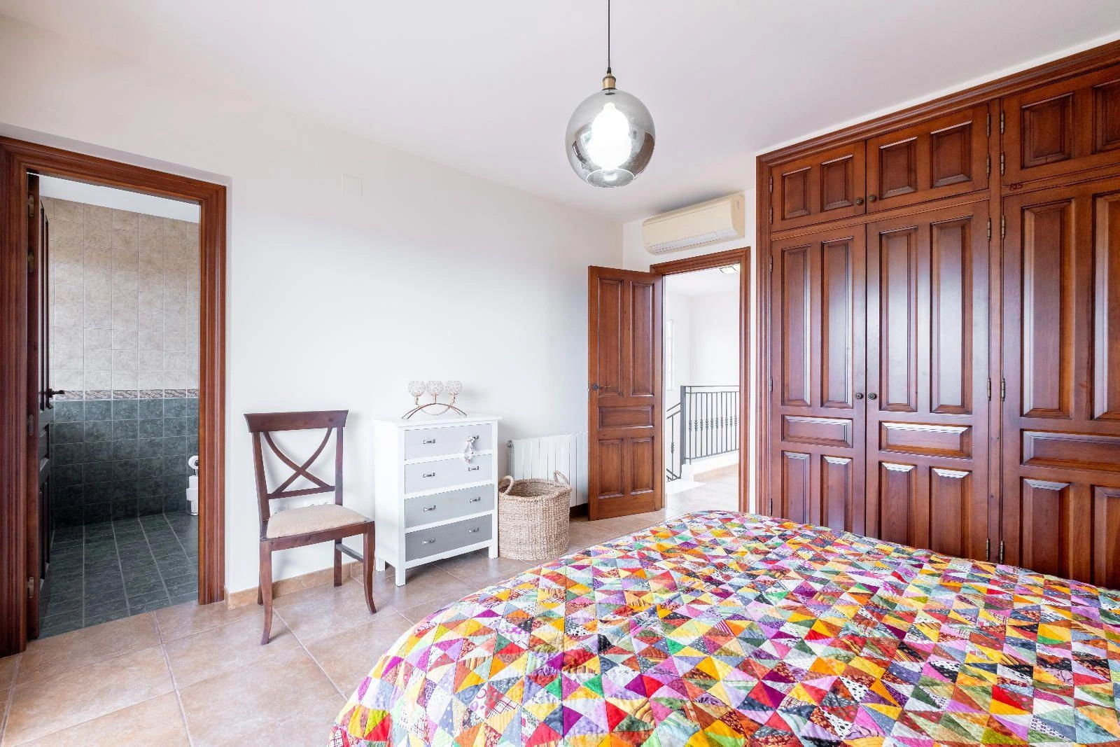 Modern and Renovated Villa in Exclusive Urbanization of La Nucía, a Step Away from Benidorm