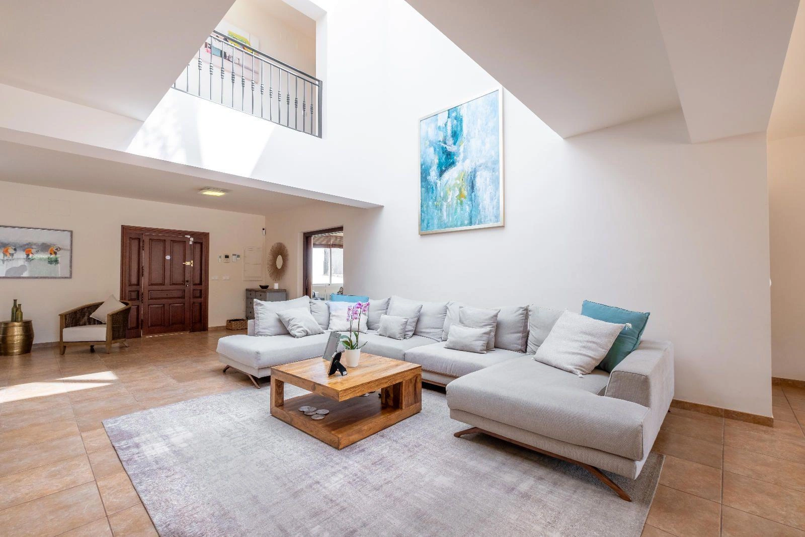 Modern and Renovated Villa in Exclusive Urbanization of La Nucía, a Step Away from Benidorm