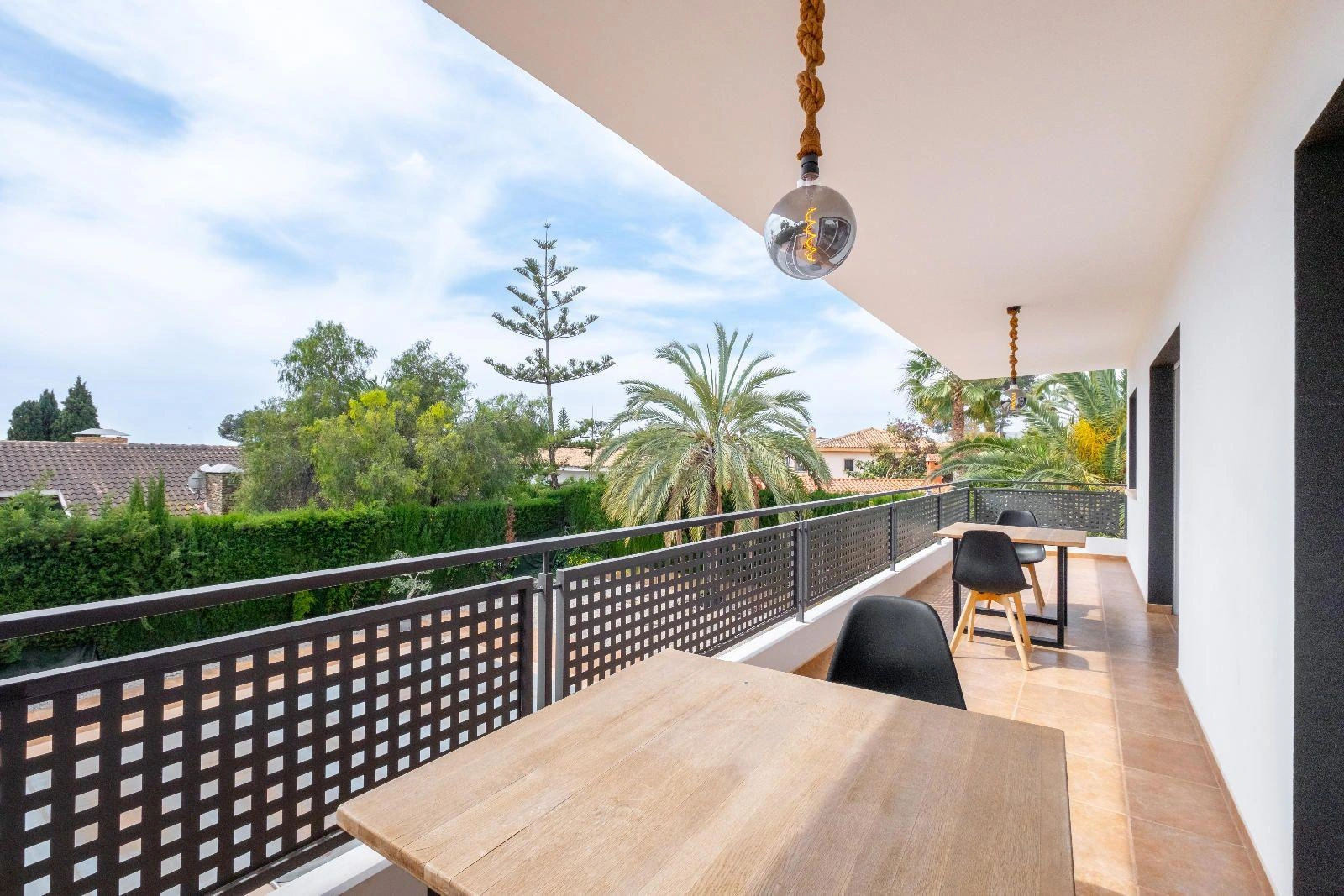 Modern and Renovated Villa in Exclusive Urbanization of La Nucía, a Step Away from Benidorm