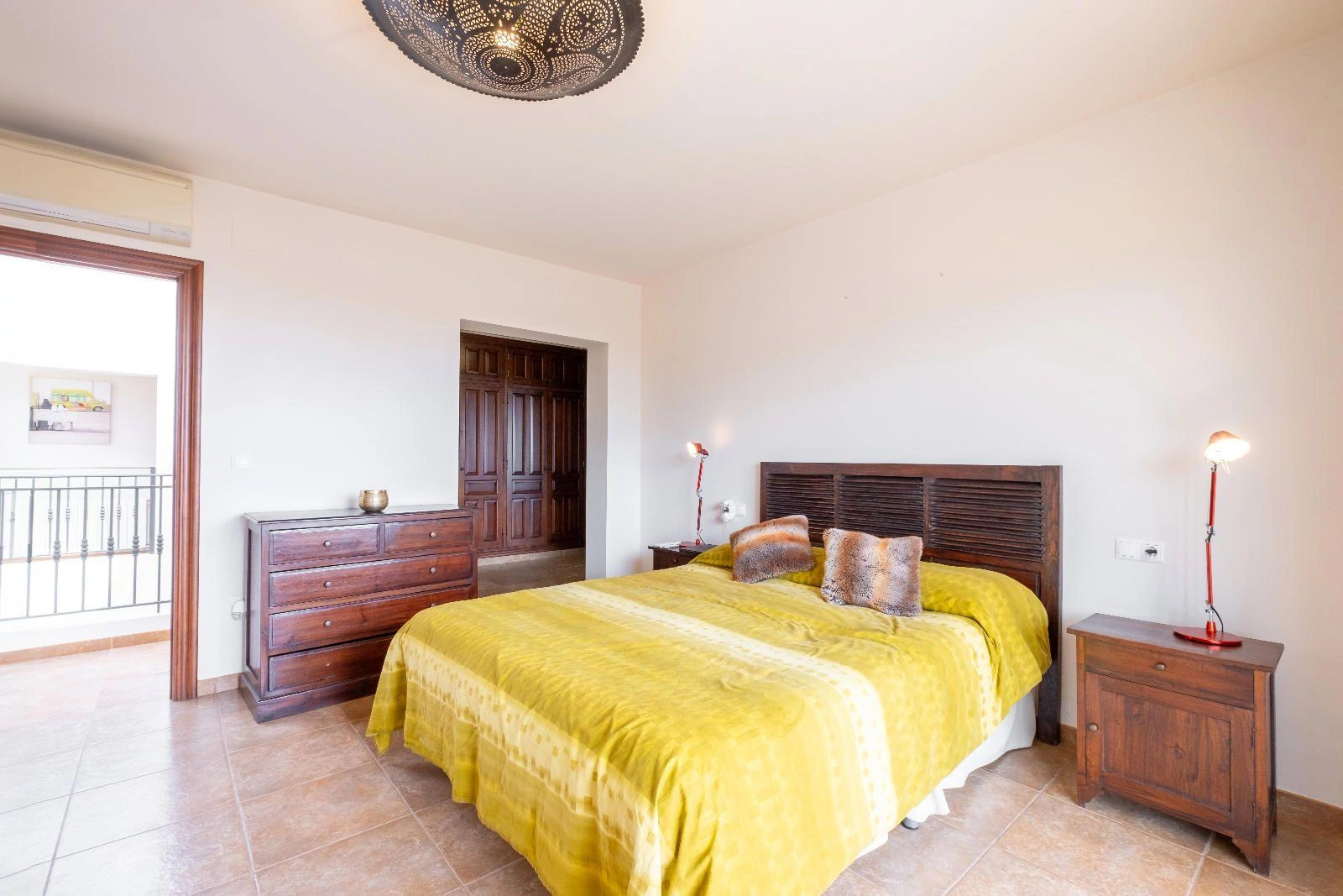 Modern and Renovated Villa in Exclusive Urbanization of La Nucía, a Step Away from Benidorm