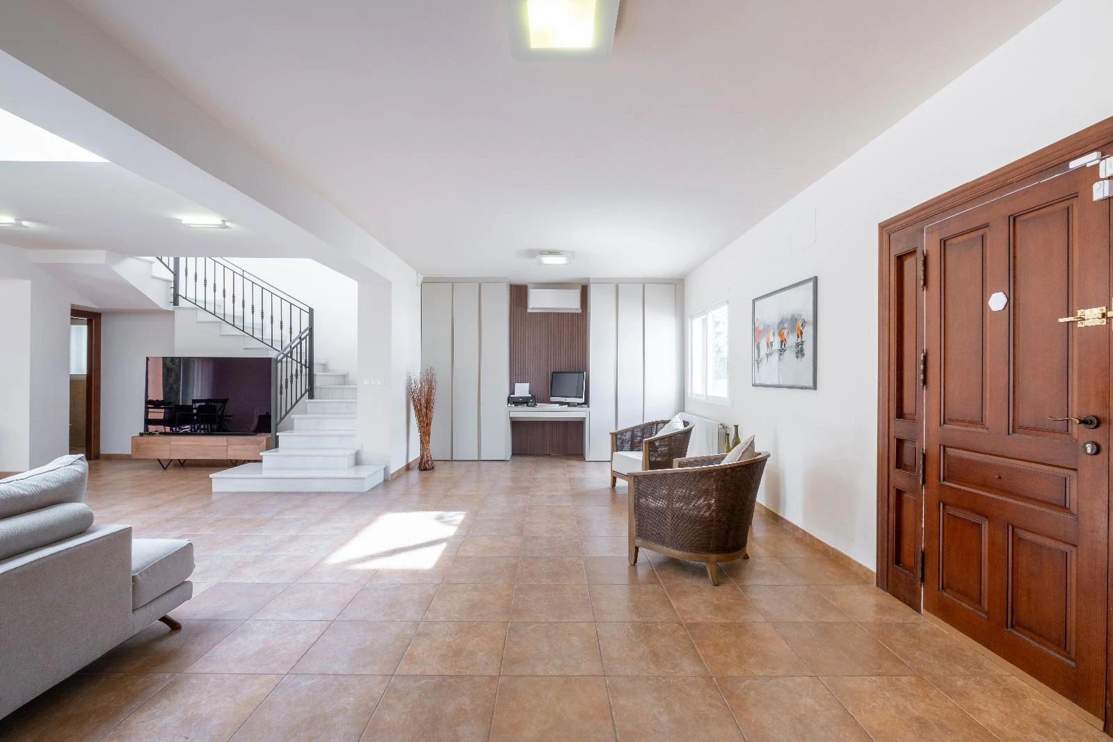 Modern and Renovated Villa in Exclusive Urbanization of La Nucía, a Step Away from Benidorm