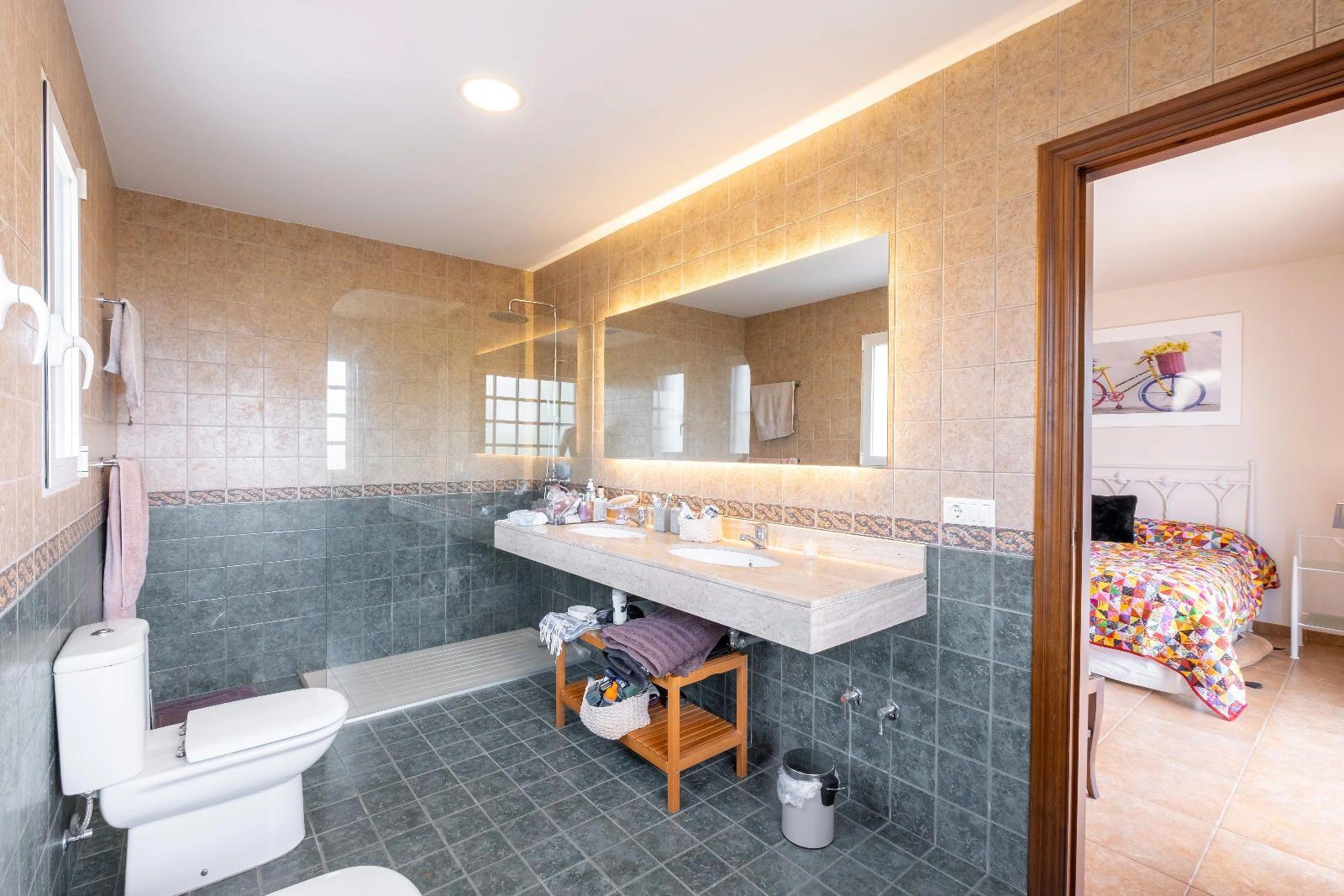 Modern and Renovated Villa in Exclusive Urbanization of La Nucía, a Step Away from Benidorm