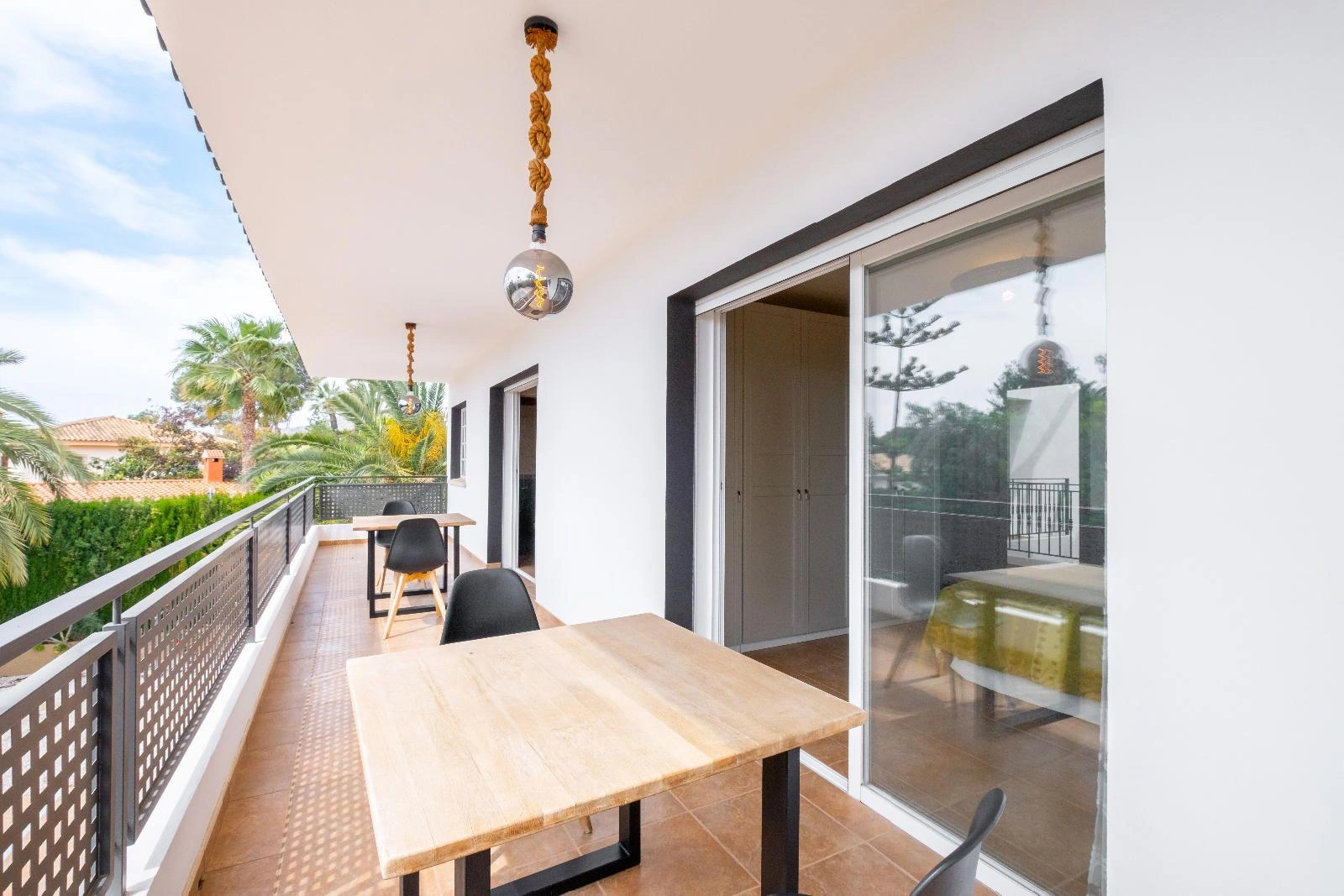 Modern and Renovated Villa in Exclusive Urbanization of La Nucía, a Step Away from Benidorm
