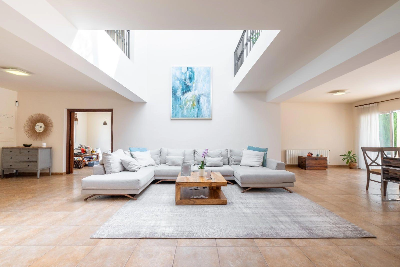 Modern and Renovated Villa in Exclusive Urbanization of La Nucía, a Step Away from Benidorm