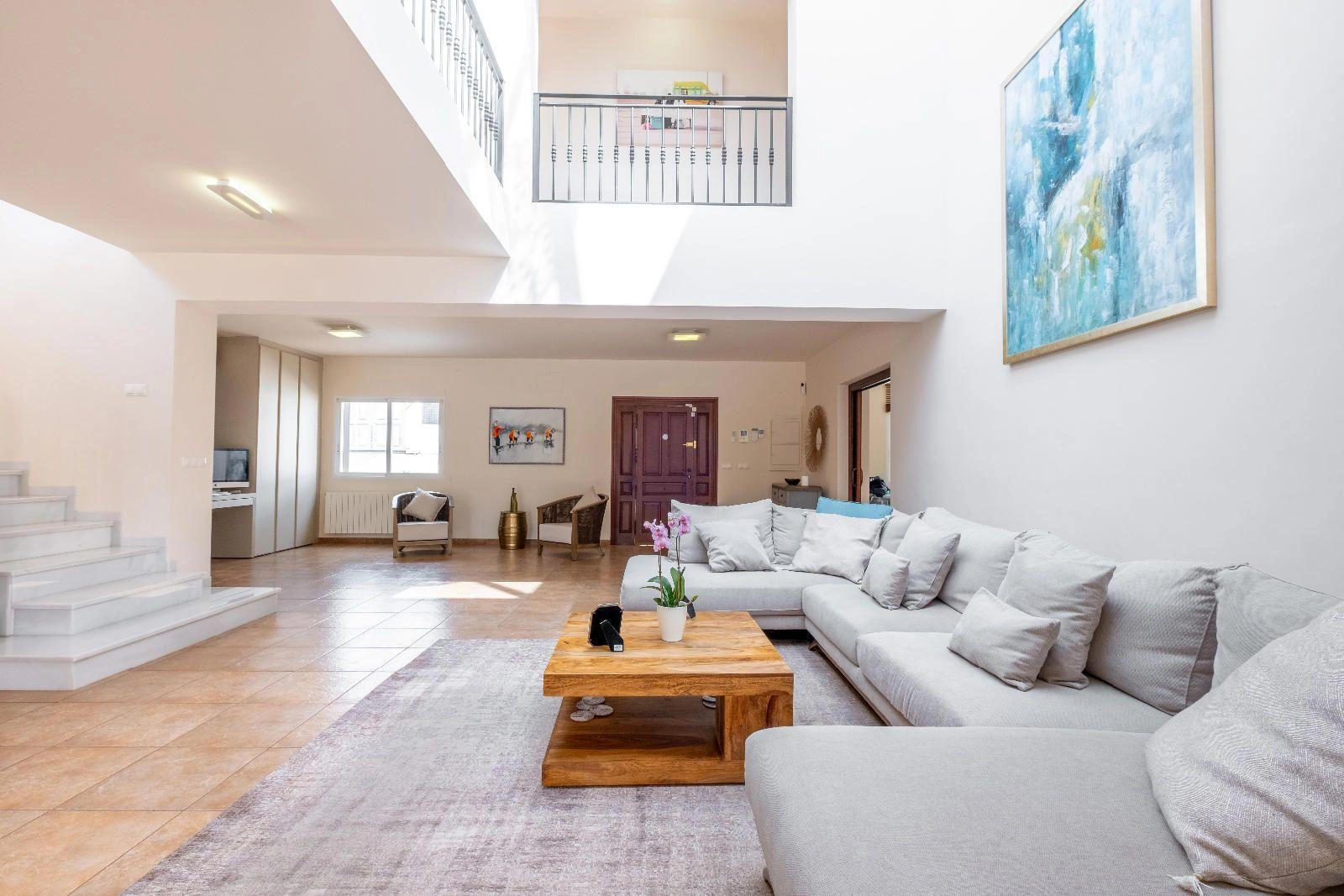 Modern and Renovated Villa in Exclusive Urbanization of La Nucía, a Step Away from Benidorm