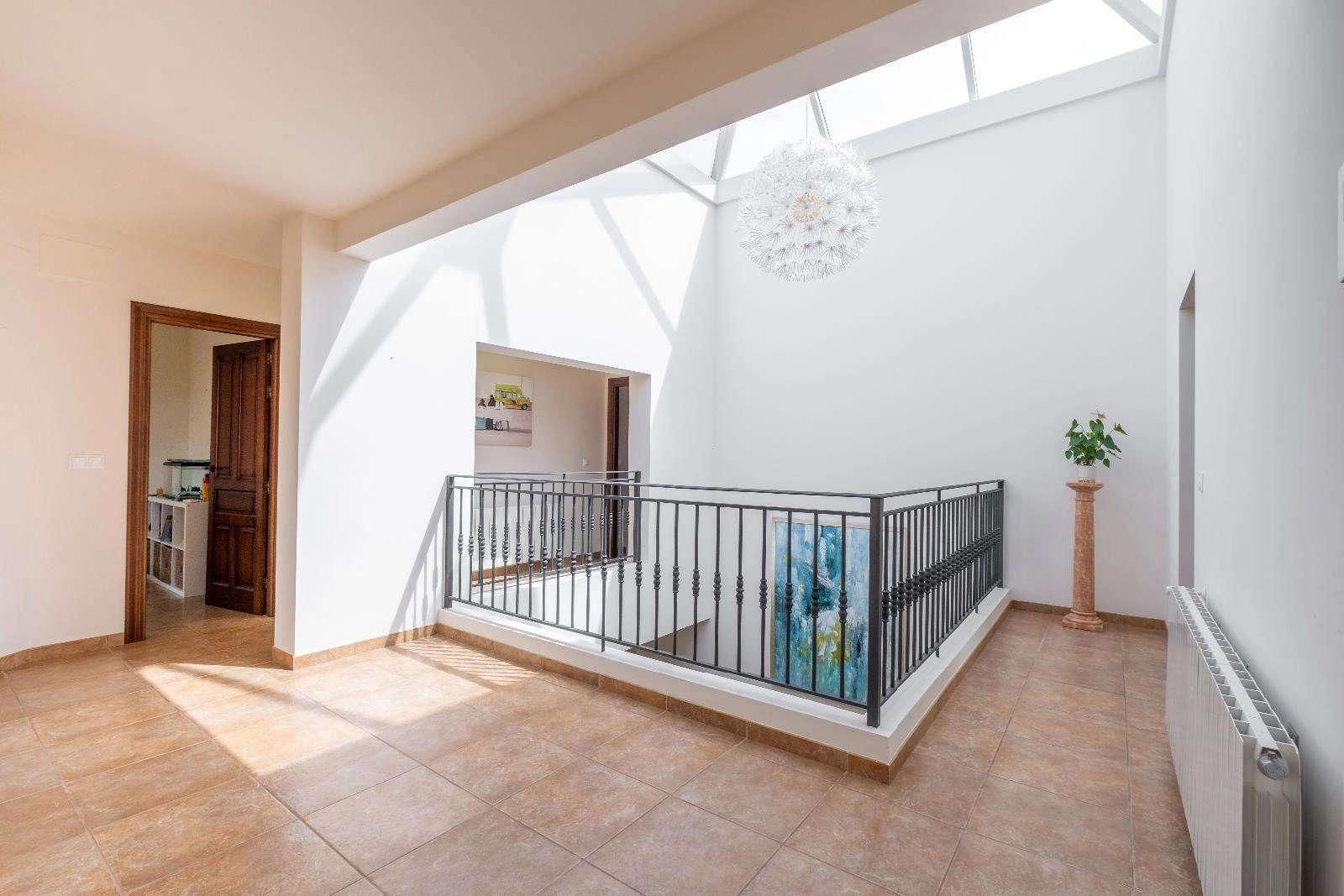 Modern and Renovated Villa in Exclusive Urbanization of La Nucía, a Step Away from Benidorm