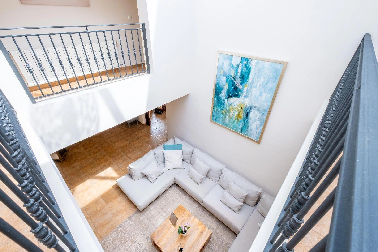 Modern and Renovated Villa in Exclusive Urbanization of La Nucía, a Step Away from Benidorm