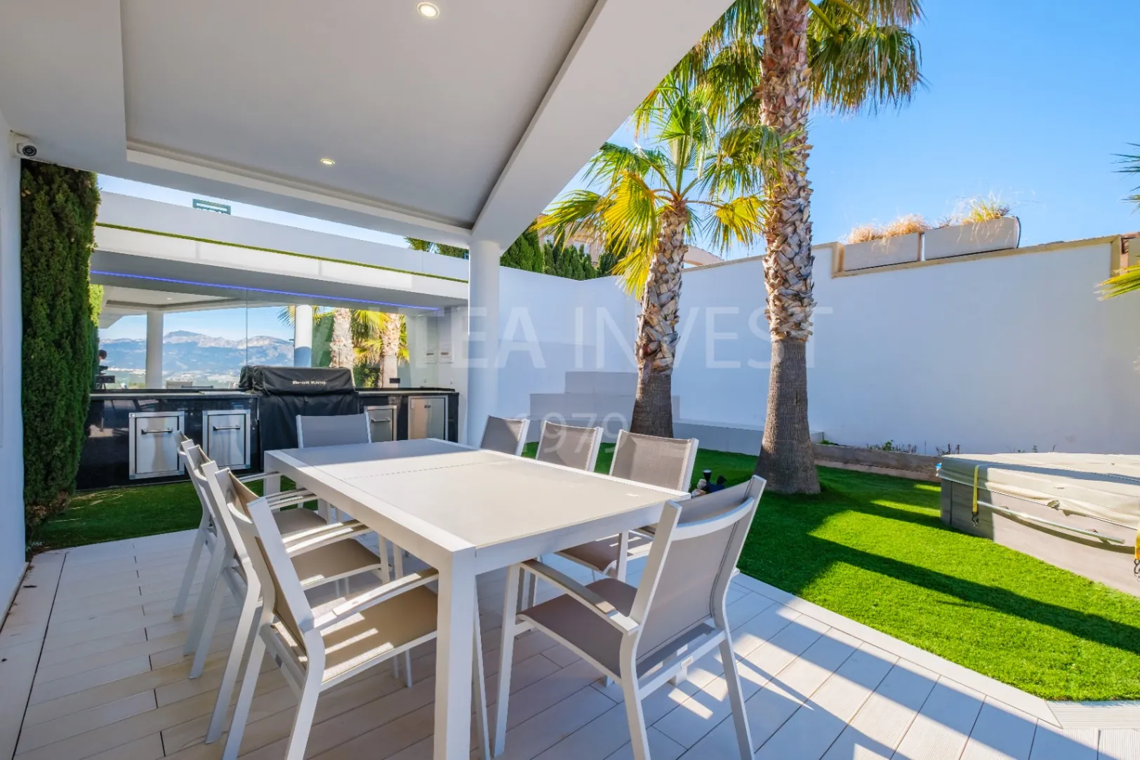 Willa o ponadczasowej elegancji z panoramicznym widokiem w Altea Hills