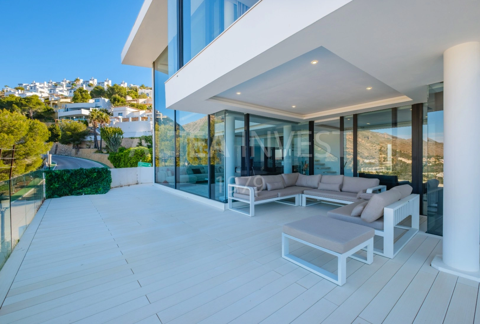 Willa o ponadczasowej elegancji z panoramicznym widokiem w Altea Hills