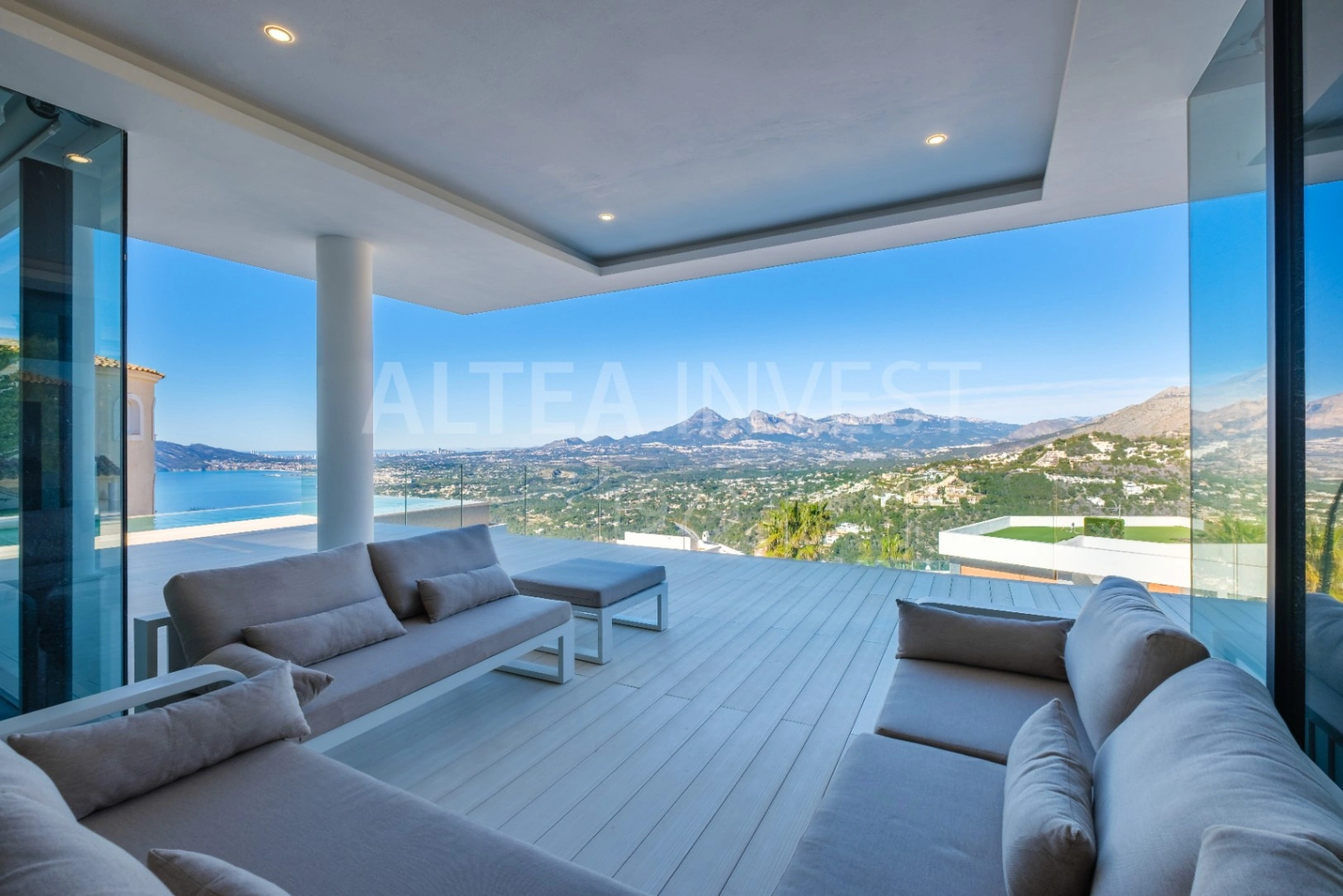 Willa o ponadczasowej elegancji z panoramicznym widokiem w Altea Hills