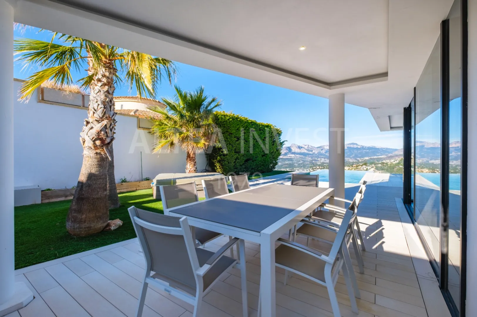 Willa o ponadczasowej elegancji z panoramicznym widokiem w Altea Hills