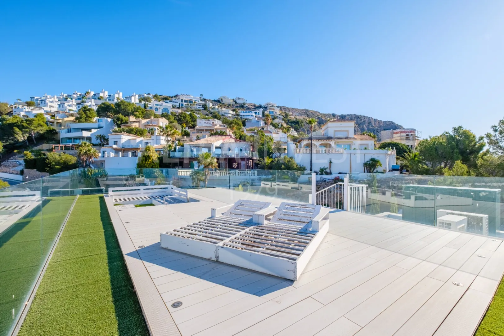 Willa o ponadczasowej elegancji z panoramicznym widokiem w Altea Hills