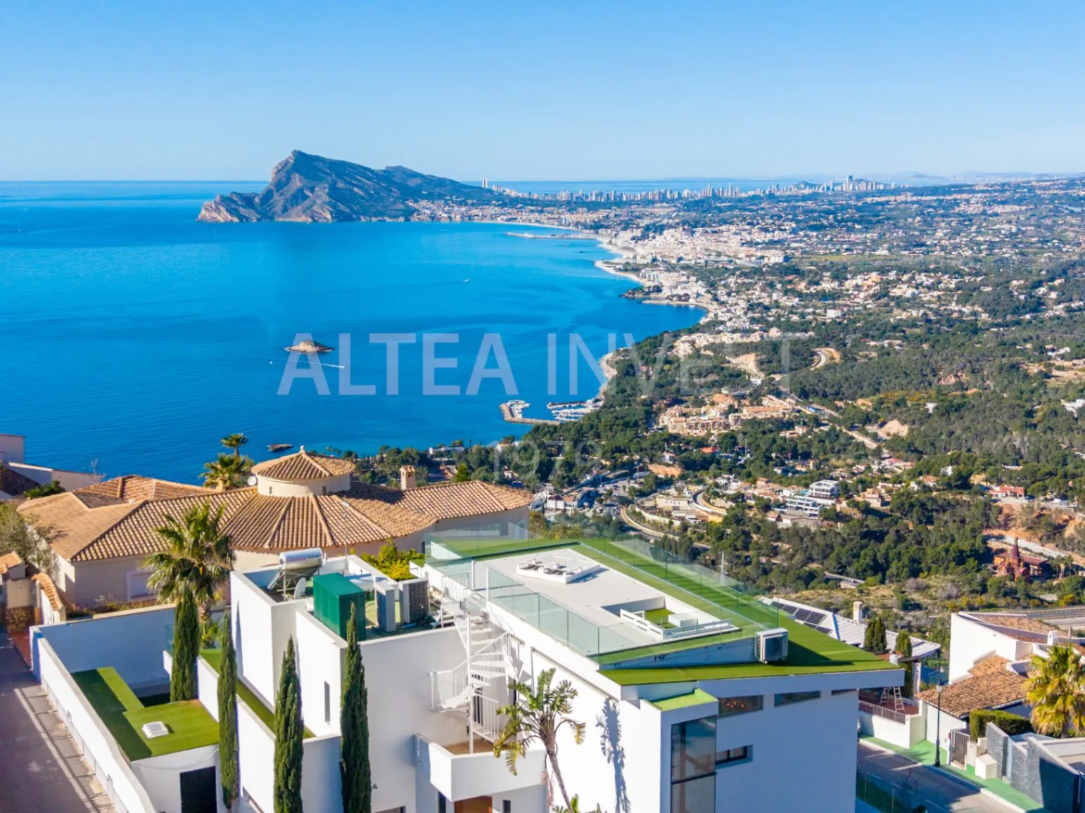 A Villa of Timeless Elegance with Panoramic Views in Altea Hills - 3