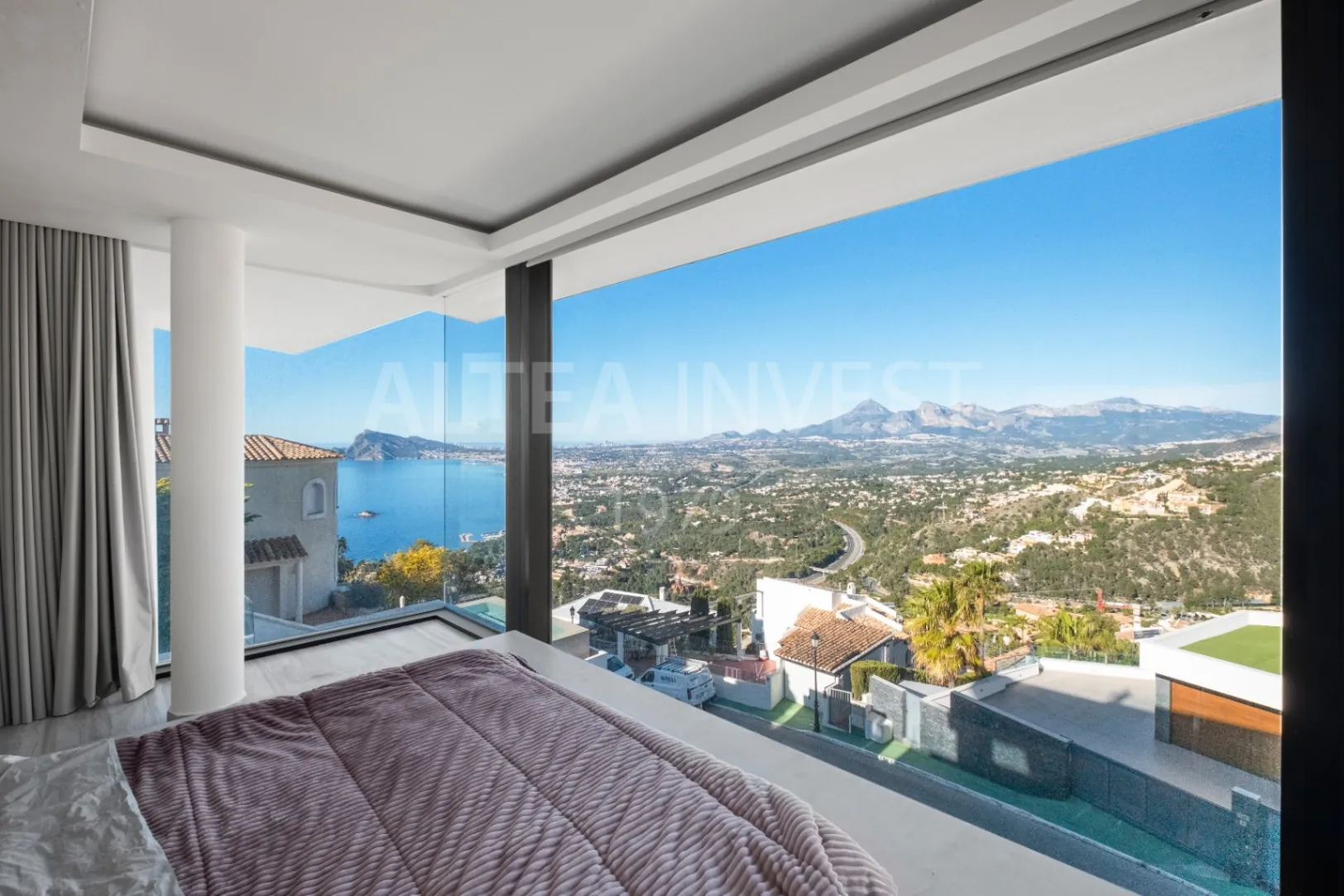 Willa o ponadczasowej elegancji z panoramicznym widokiem w Altea Hills