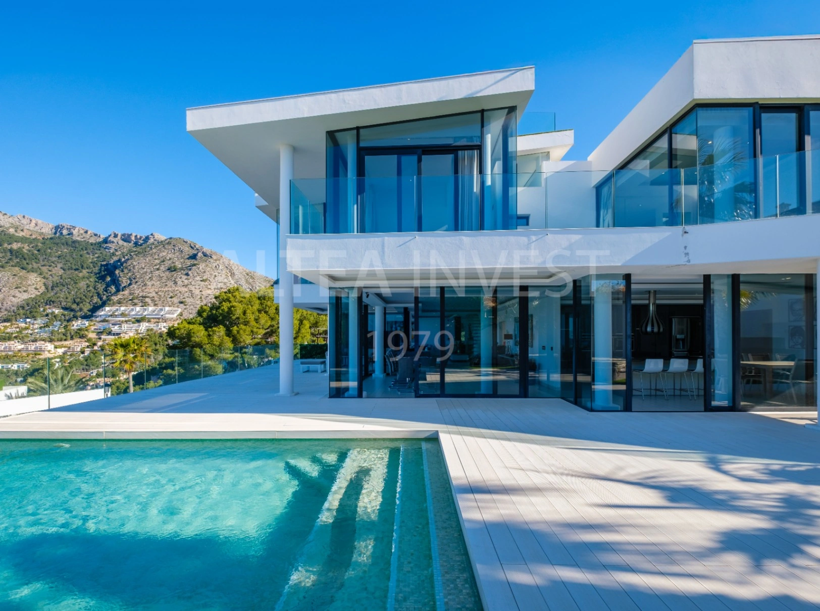 Willa o ponadczasowej elegancji z panoramicznym widokiem w Altea Hills
