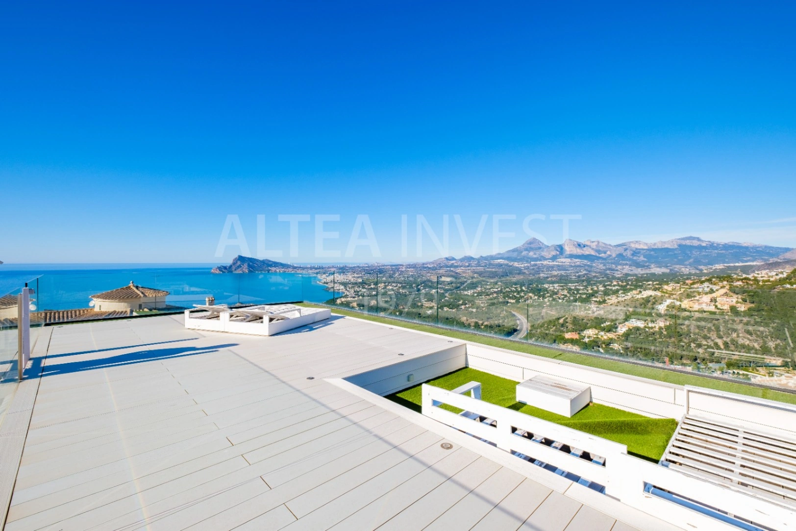 Willa o ponadczasowej elegancji z panoramicznym widokiem w Altea Hills