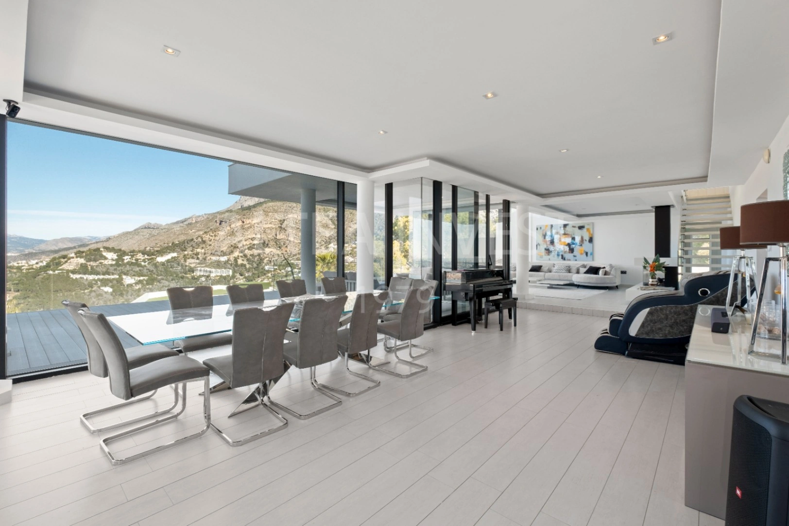 Willa o ponadczasowej elegancji z panoramicznym widokiem w Altea Hills