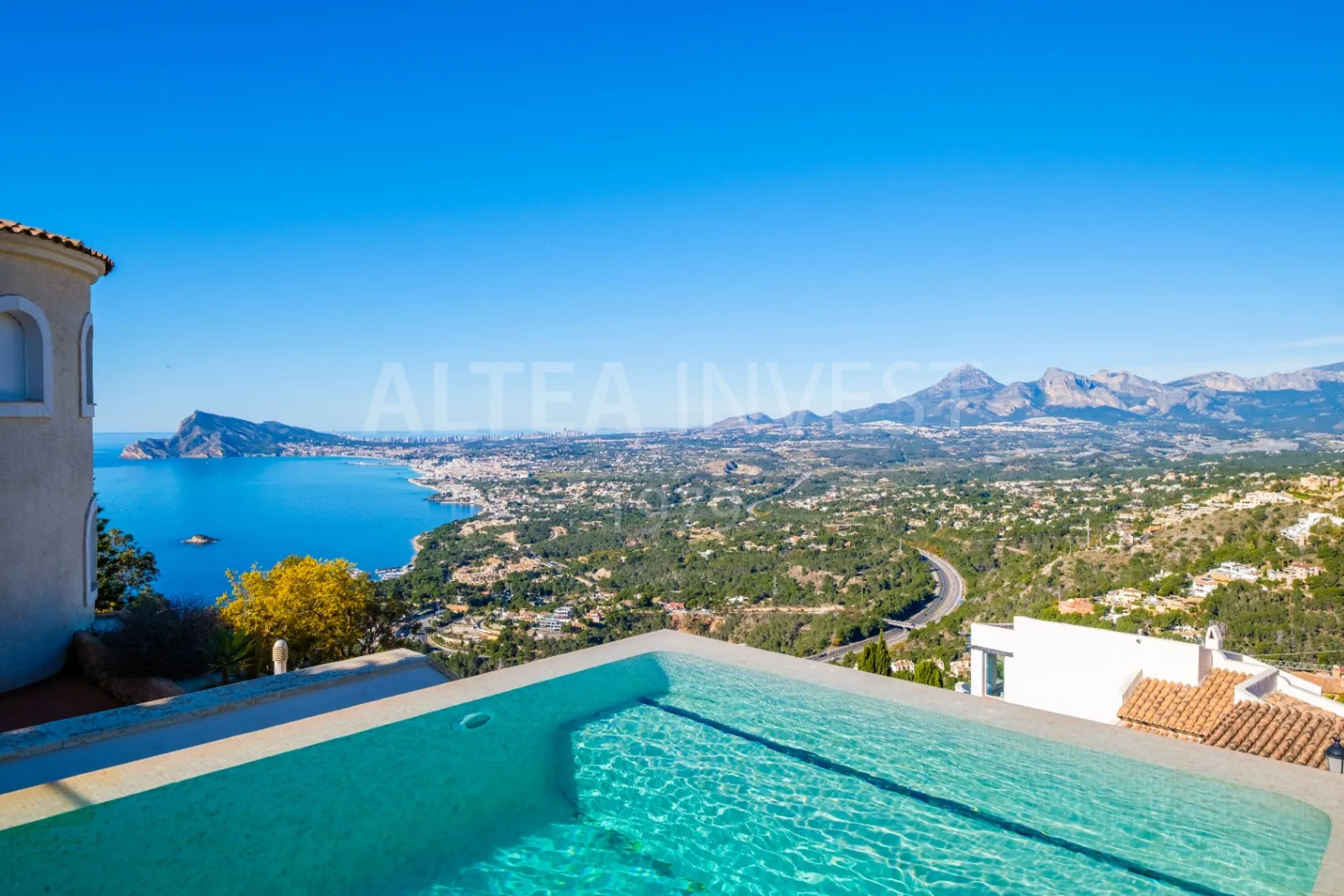 Willa o ponadczasowej elegancji z panoramicznym widokiem w Altea Hills