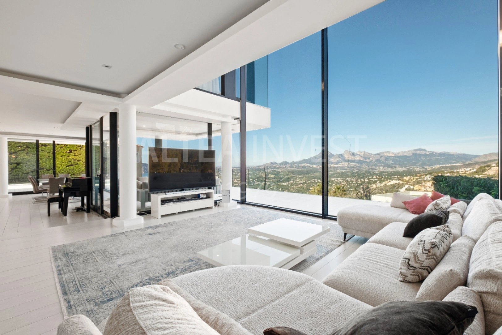 Willa o ponadczasowej elegancji z panoramicznym widokiem w Altea Hills