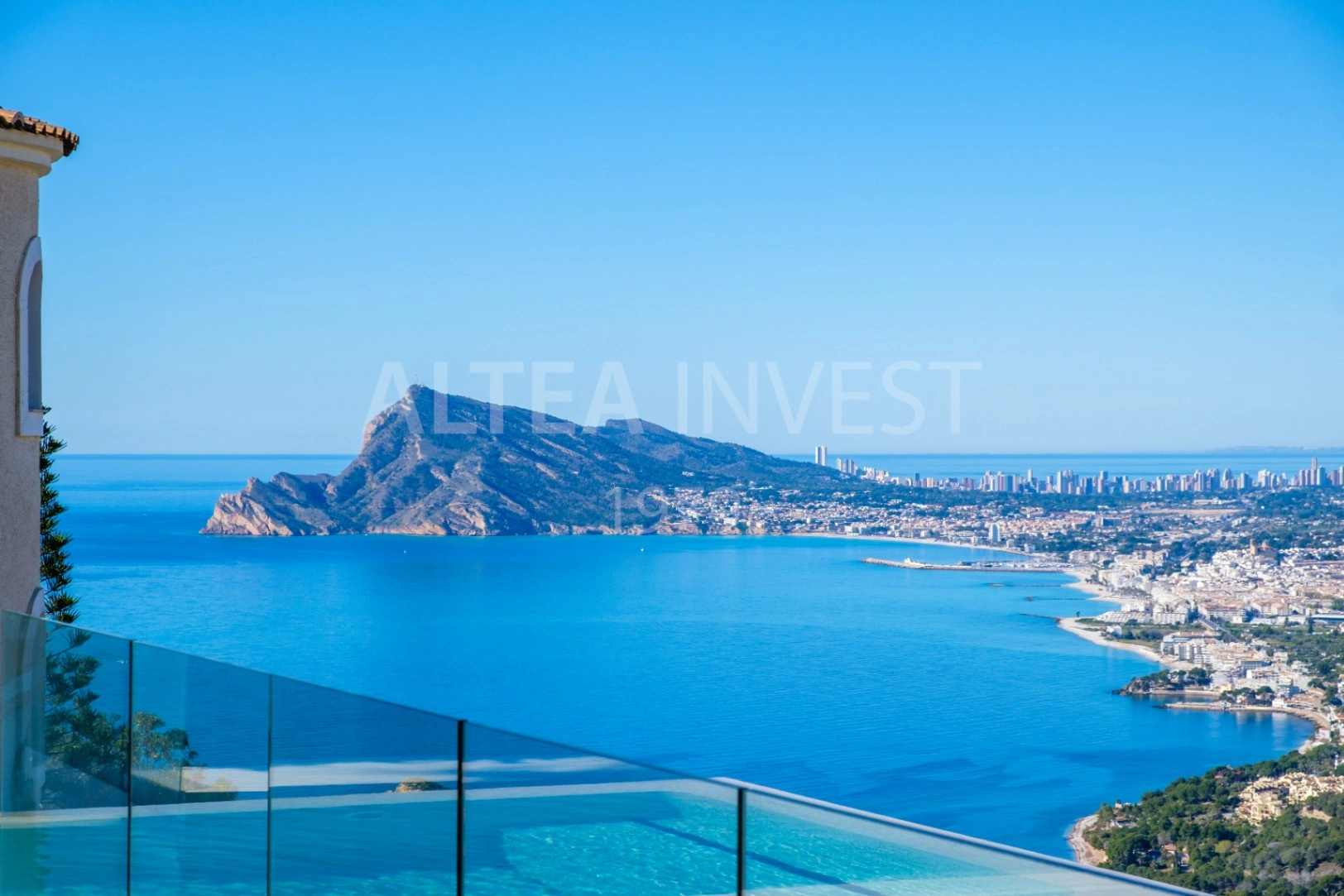 Willa o ponadczasowej elegancji z panoramicznym widokiem w Altea Hills