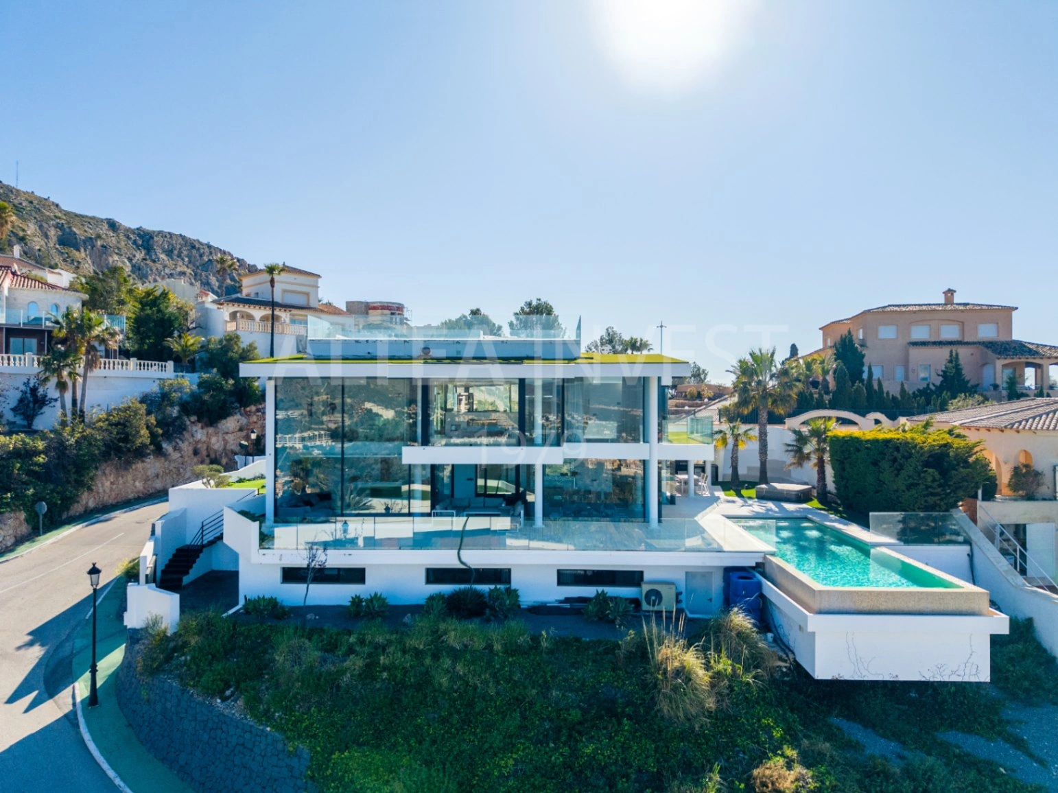 Willa o ponadczasowej elegancji z panoramicznym widokiem w Altea Hills