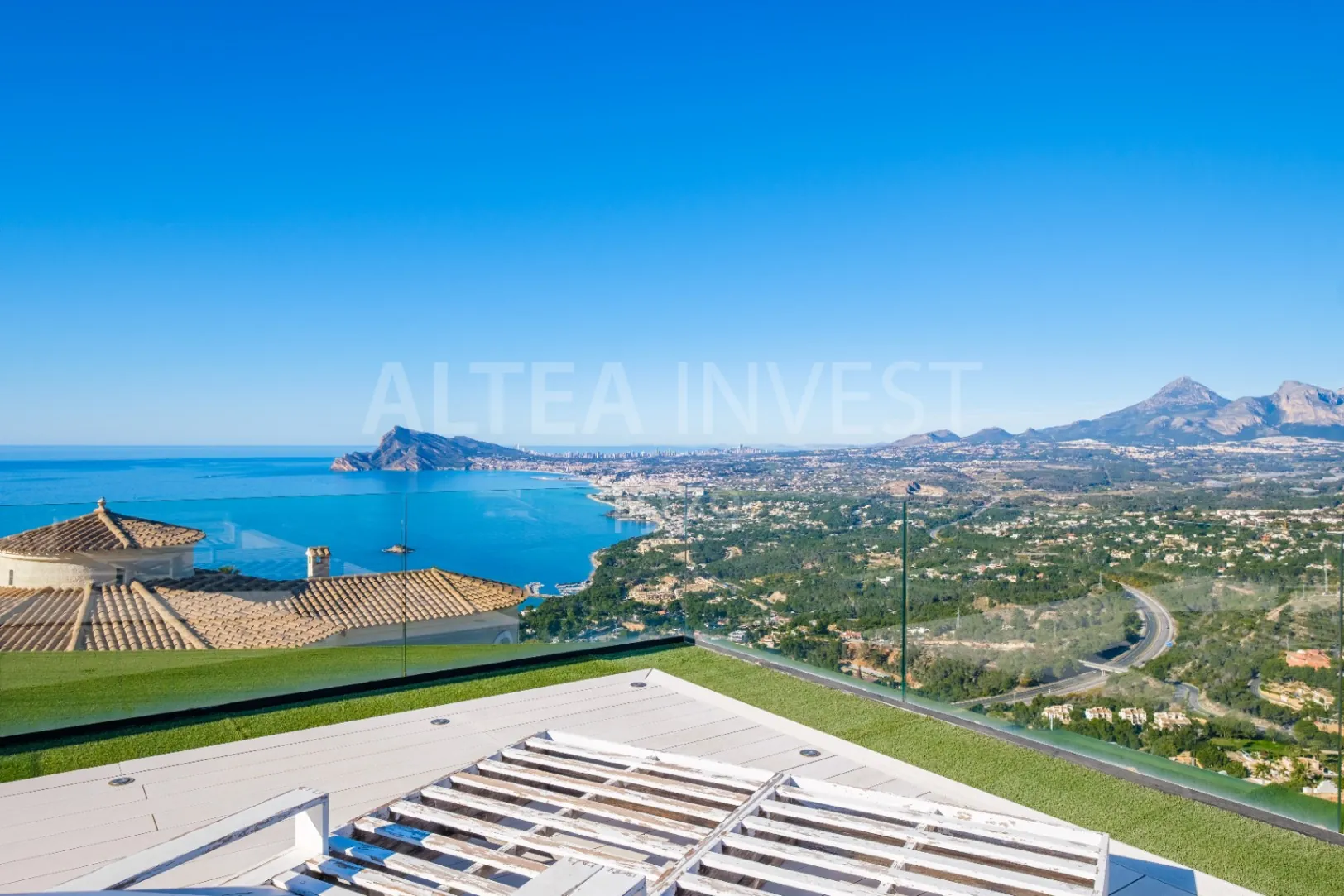 Willa o ponadczasowej elegancji z panoramicznym widokiem w Altea Hills