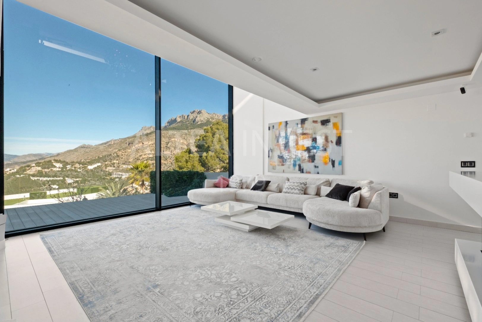 Willa o ponadczasowej elegancji z panoramicznym widokiem w Altea Hills