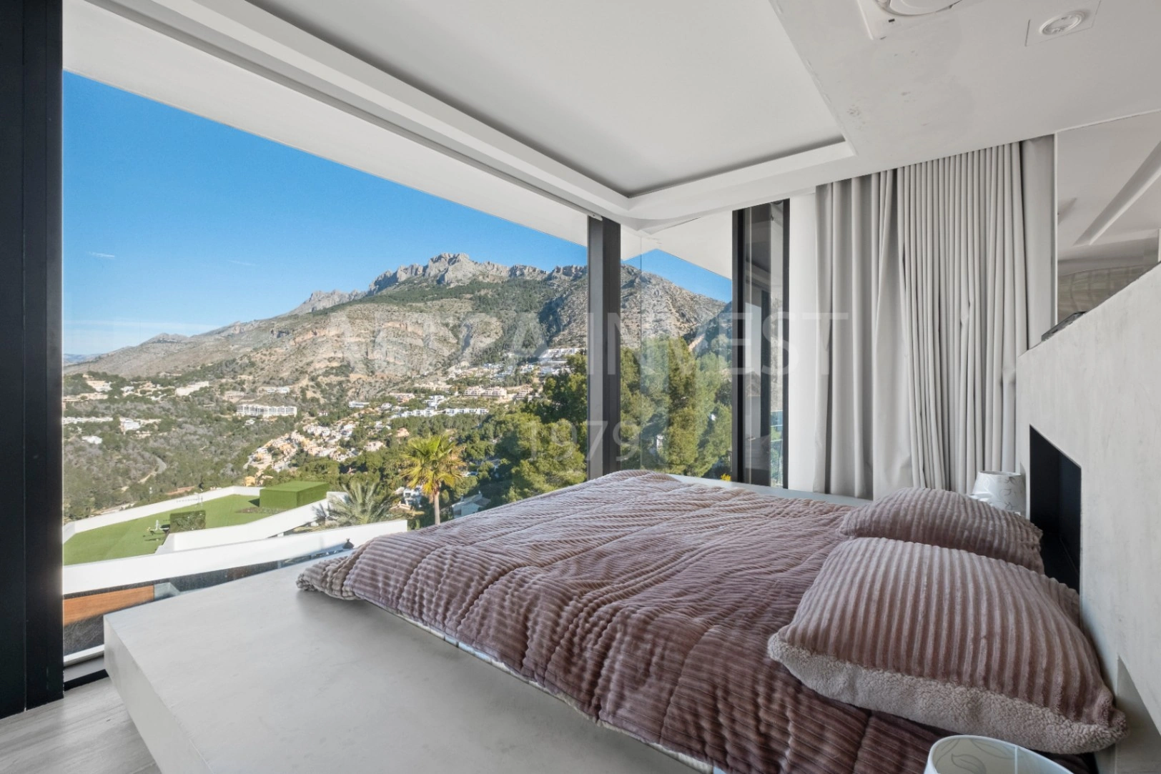 Willa o ponadczasowej elegancji z panoramicznym widokiem w Altea Hills