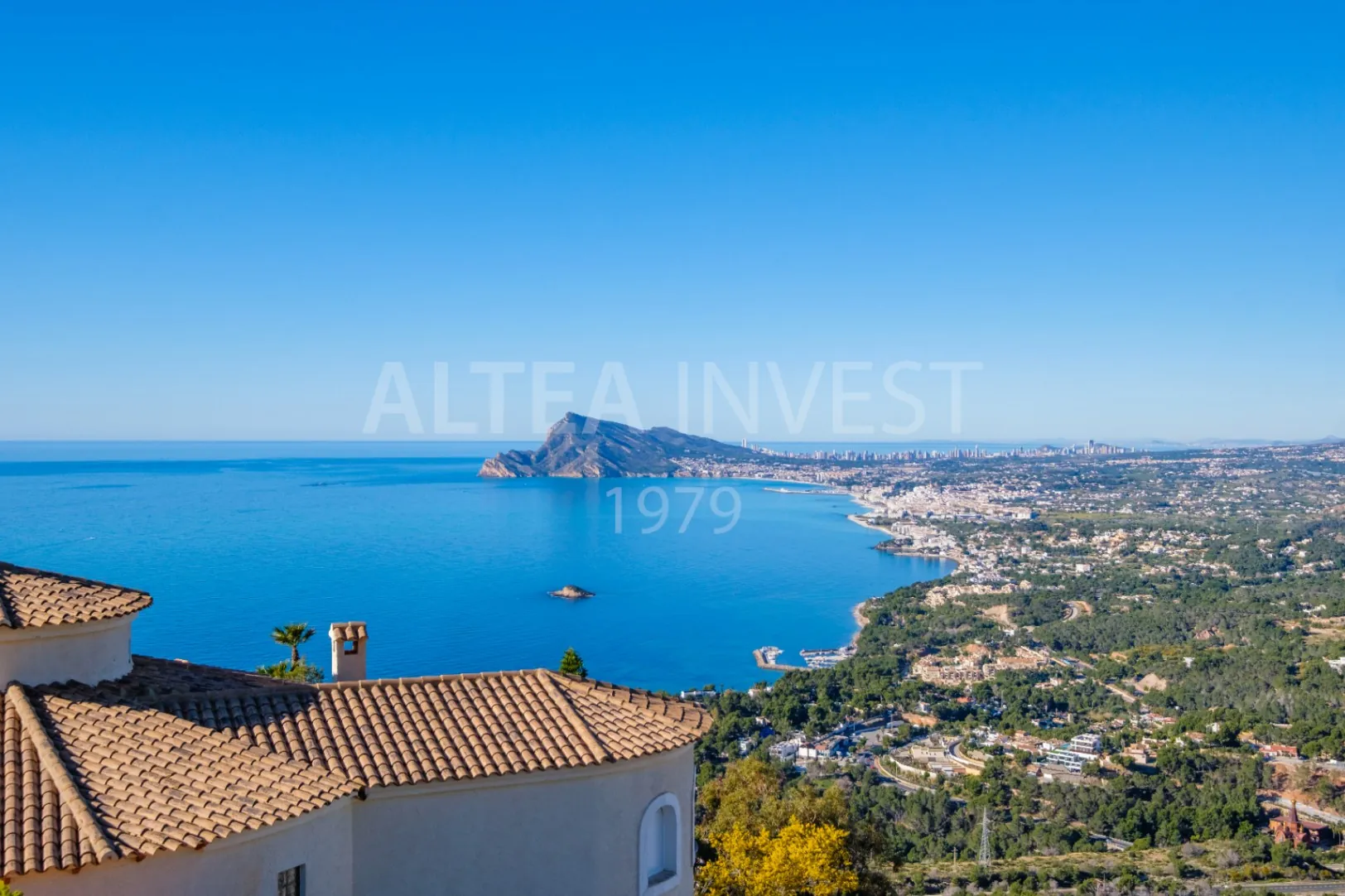 Willa o ponadczasowej elegancji z panoramicznym widokiem w Altea Hills