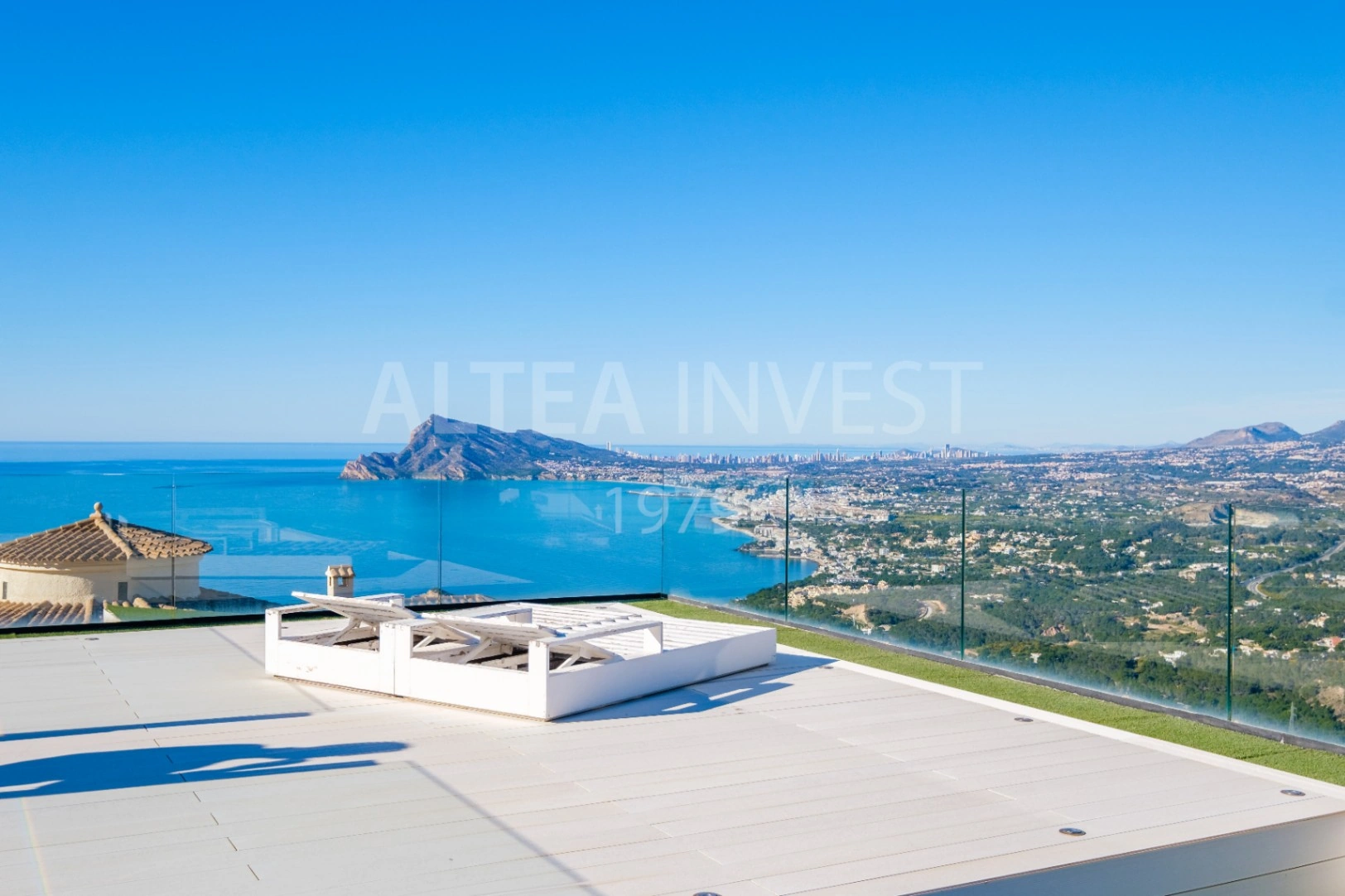 Willa o ponadczasowej elegancji z panoramicznym widokiem w Altea Hills