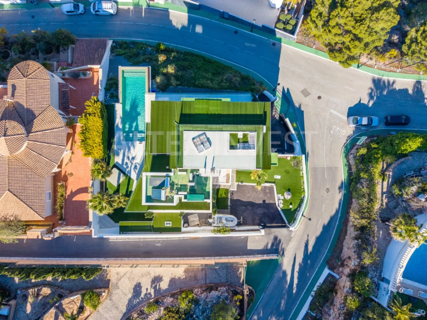 Willa o ponadczasowej elegancji z panoramicznym widokiem w Altea Hills