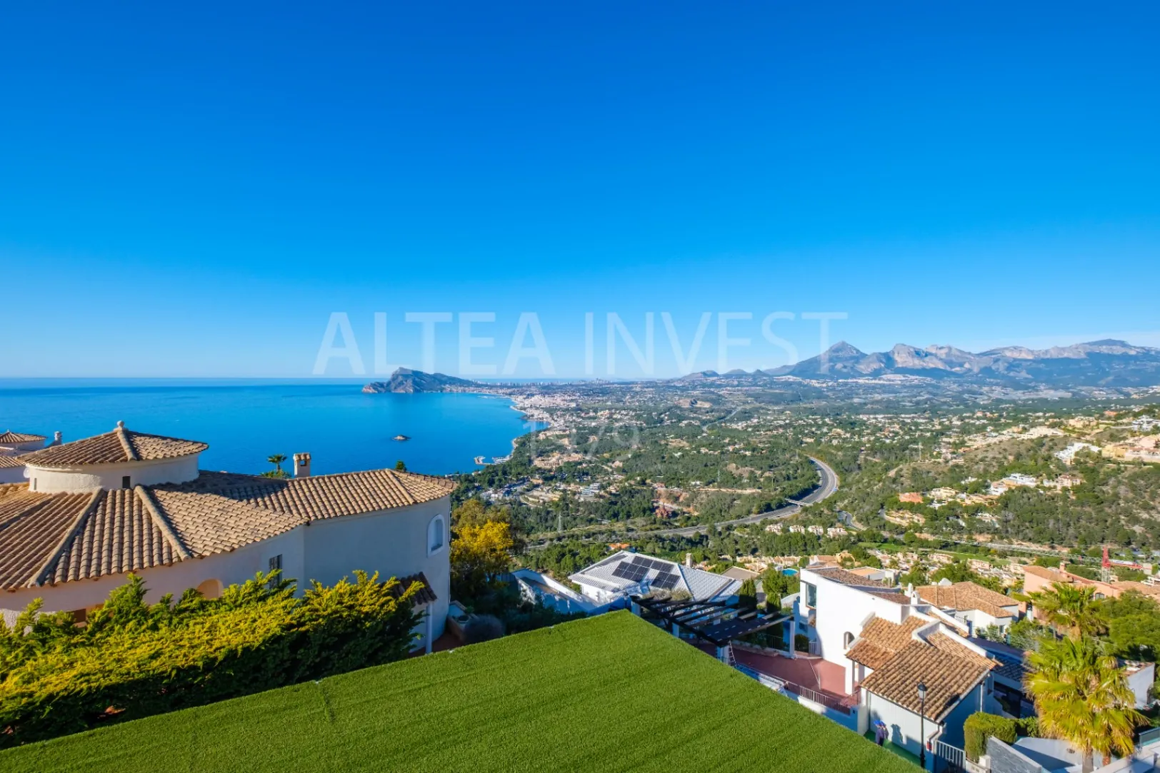 Willa o ponadczasowej elegancji z panoramicznym widokiem w Altea Hills