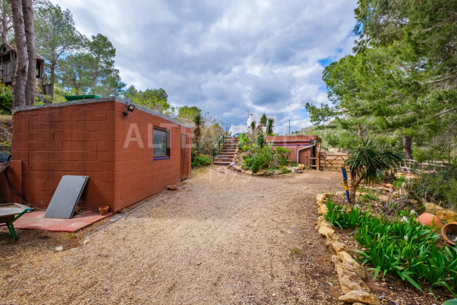 1536 - Charming country house with an active business in a natural setting between Finestrat and La Nucía